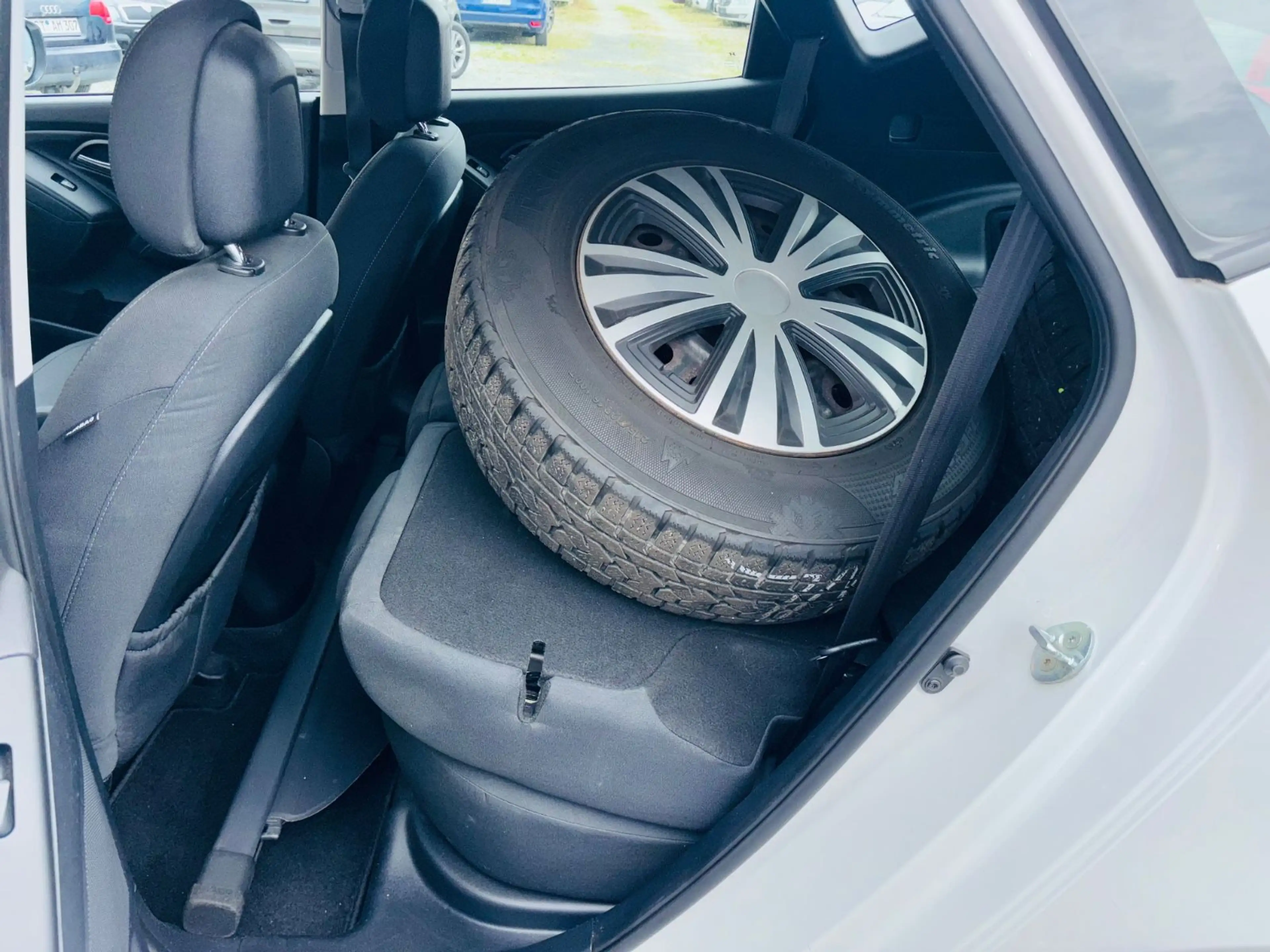 Hyundai iX35 Tucson 1.7 CRDi 8xbereift, 2-Hand, TÜV-NEU — photo 14