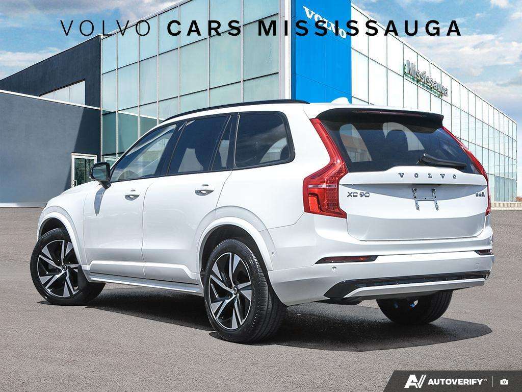 2023 Volvo XC90 alt 4