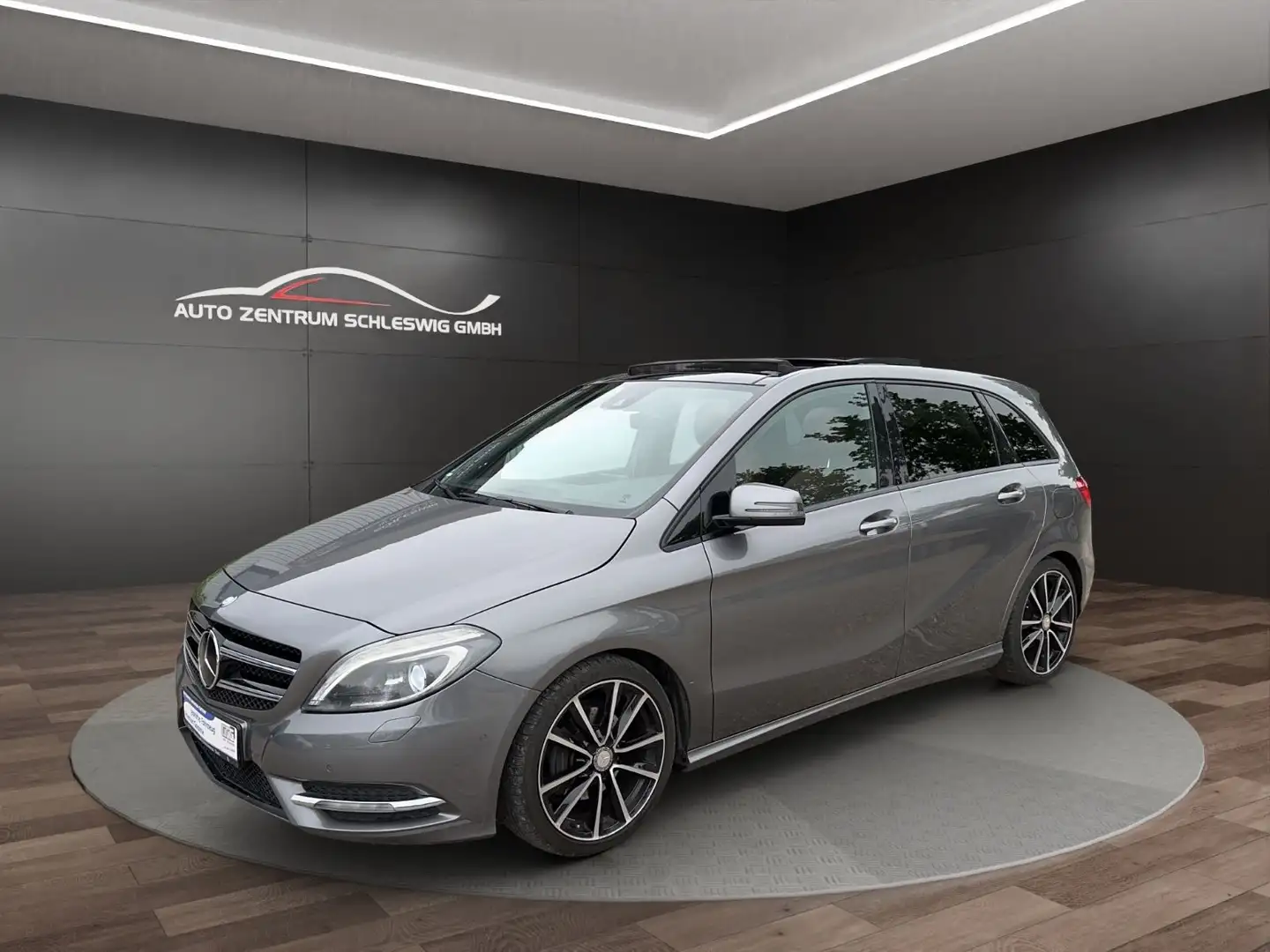 Mercedes-Benz B 200 CDI Exklusiv-Paket Pano Comand Bi-Xenon siva - 1