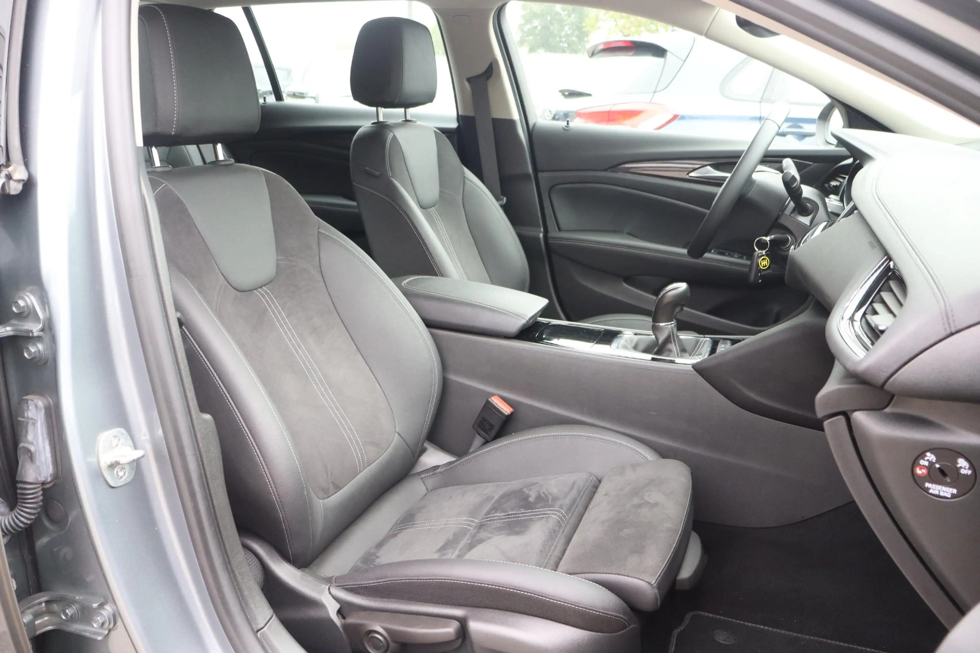 Opel Insignia Sports Tourer 1.5 Turbo Business Executive | OPC l — photo 11