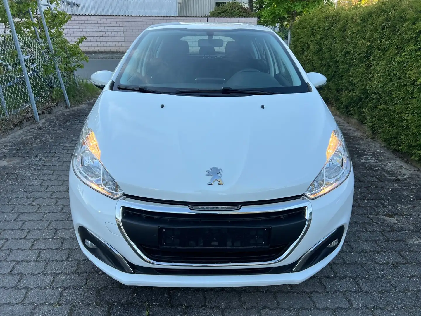 Peugeot 208 Active 1.2PureTech*Navi*Klima*Tempomat Weiß - 2