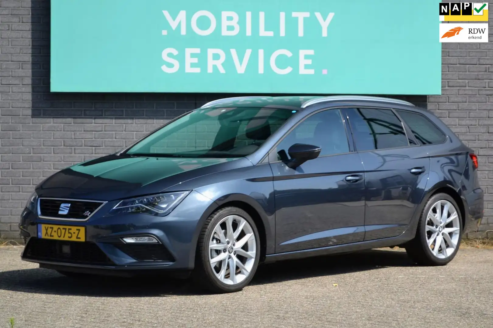 SEAT Leon ST 1.5 TSI FR Business Intense ACC Clima LED CarPl Gris - 1