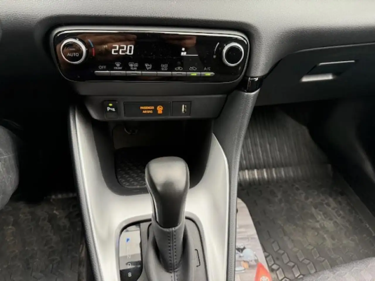 Toyota Yaris Dynamic & Trekhaak & Sensoren voor- en achteraan Y, миниатюра 14