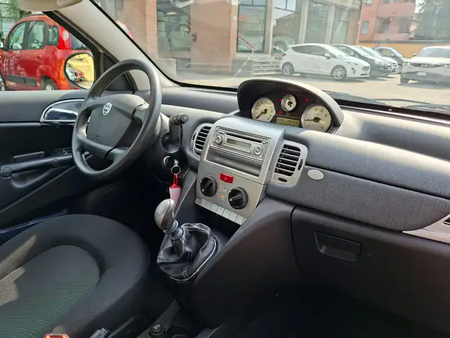 Lancia Ypsilon view 10
