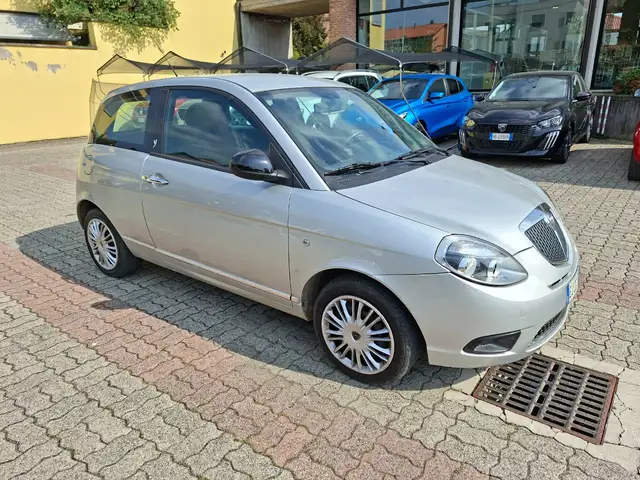 Lancia Ypsilon view 7