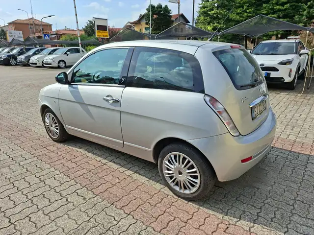 Lancia Ypsilon view 3