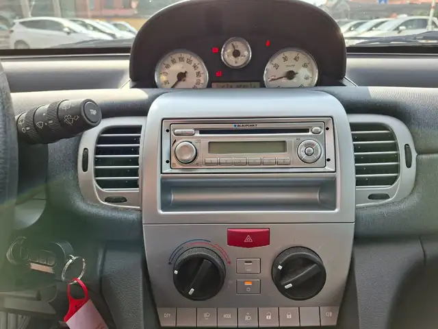Lancia Ypsilon view 12