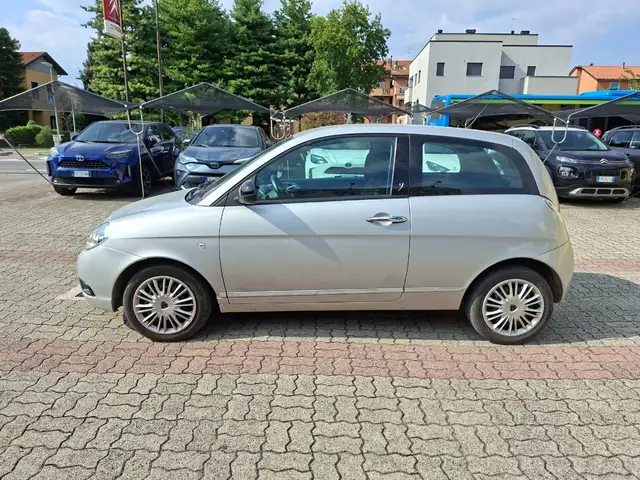 Lancia Ypsilon view 2