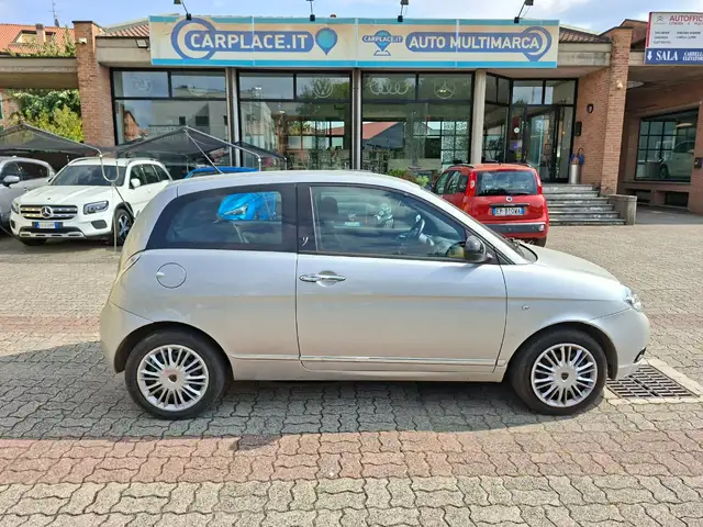 Lancia Ypsilon view 6
