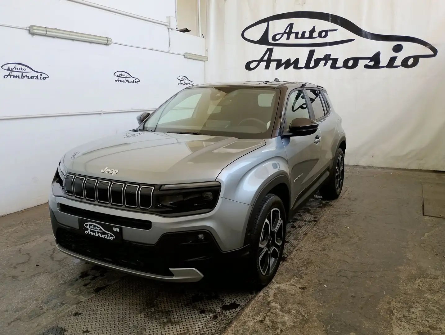 Jeep Avenger 1.2 Turbo Summit  da 256,00 al mese Grijs - 1