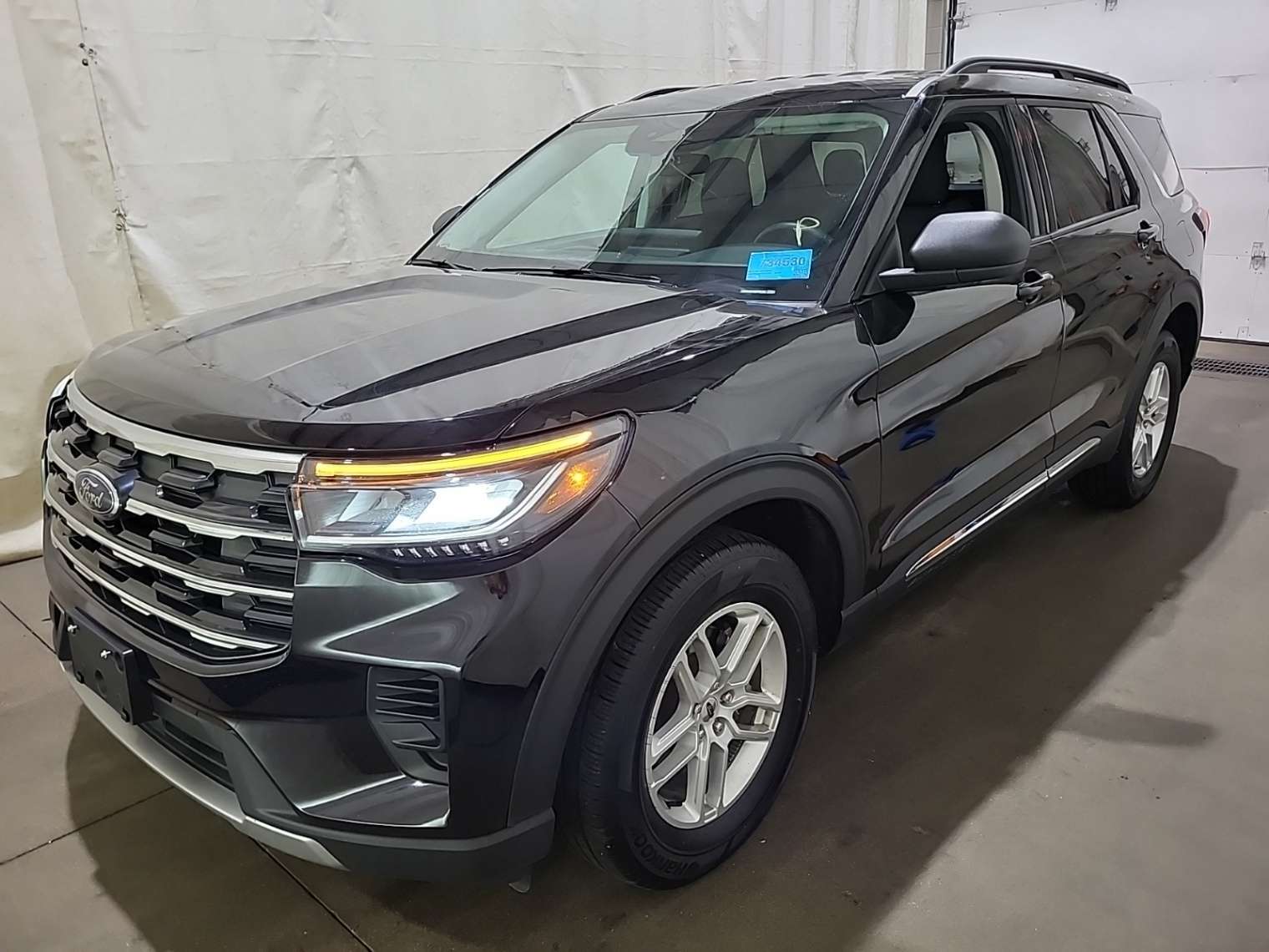2026 Ford Explorer Active w/100A Pkg 4WD