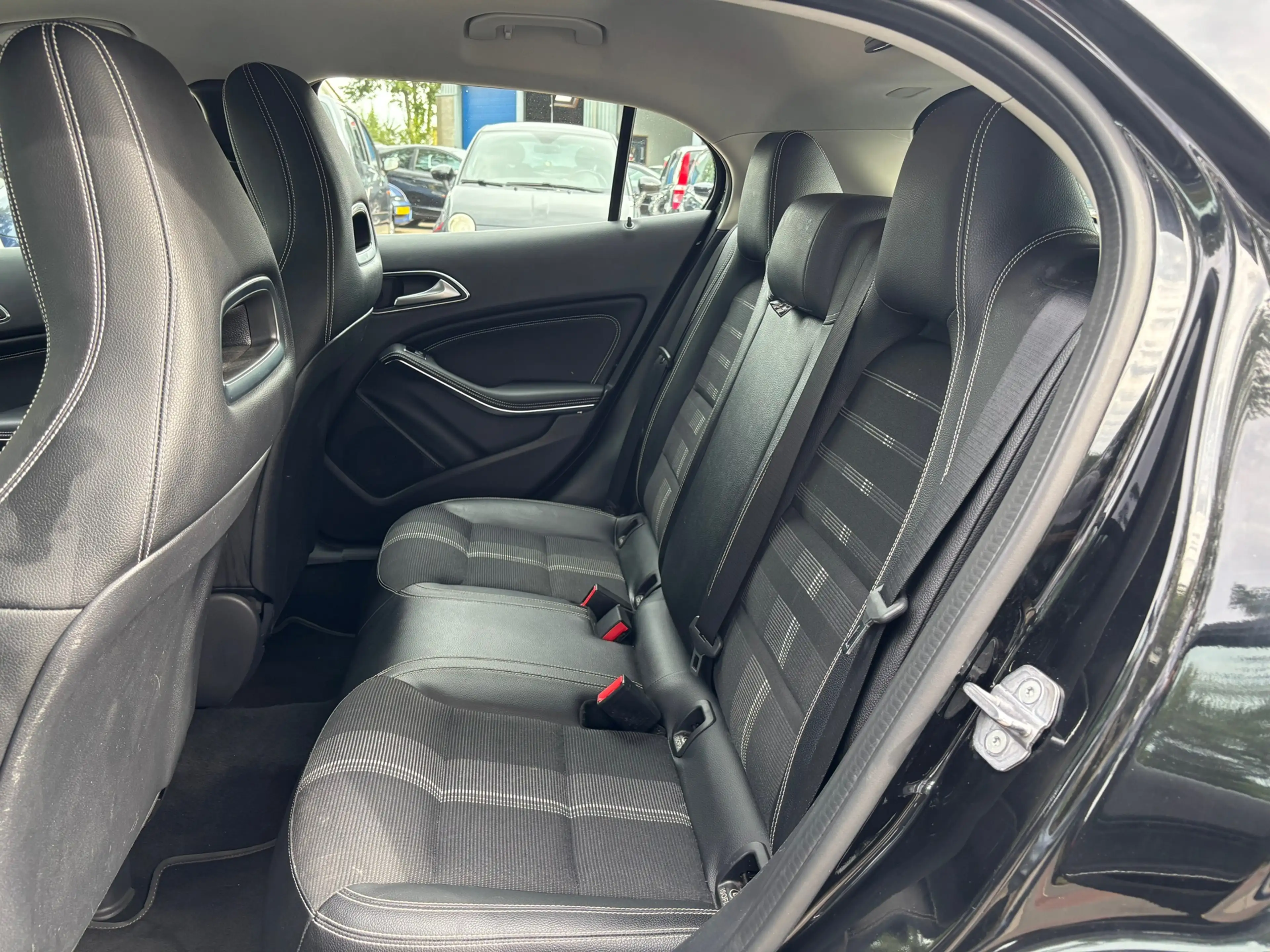 Mercedes-Benz GLA 180 Business Solution AMG — photo 10