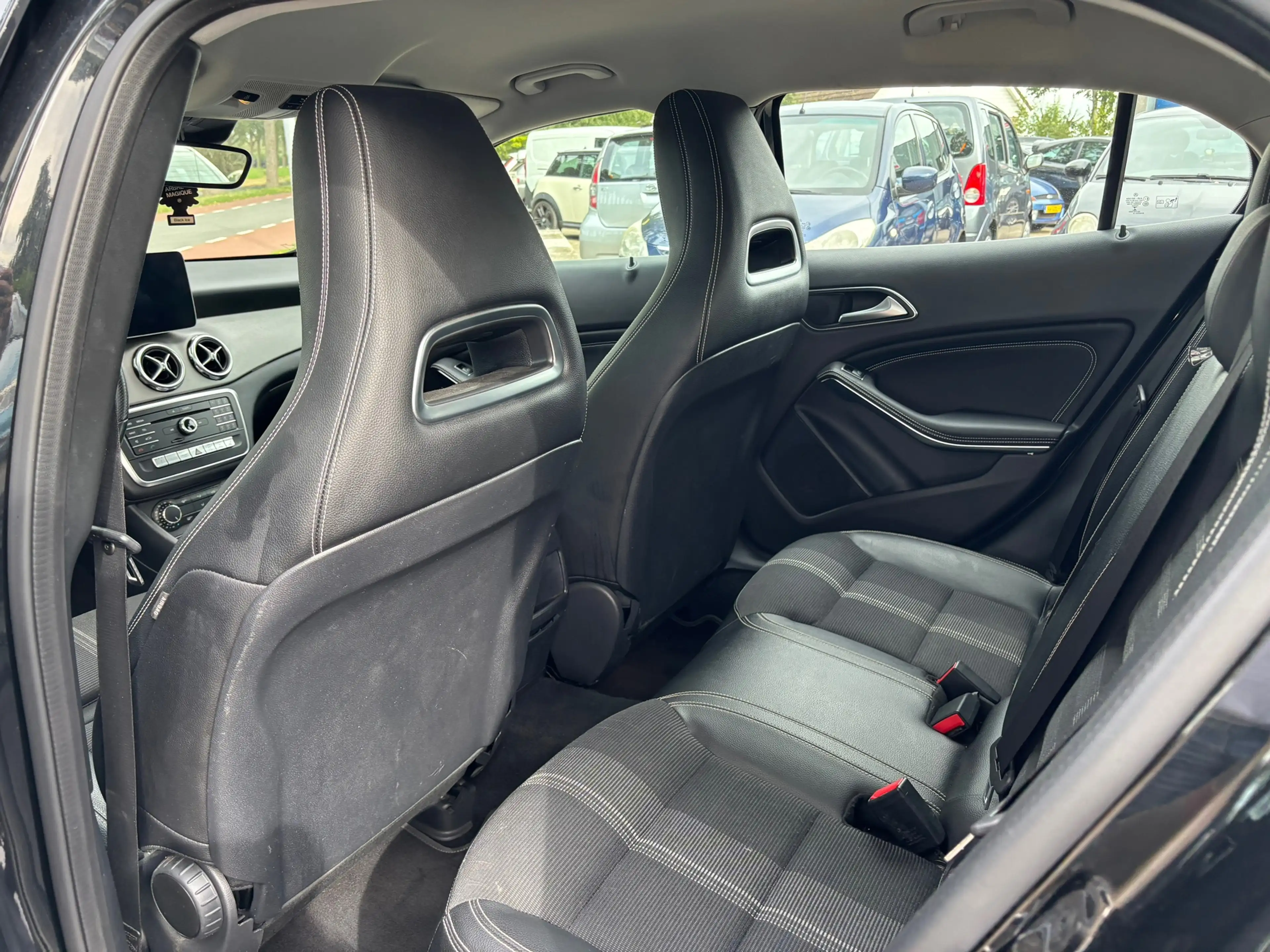 Mercedes-Benz GLA 180 Business Solution AMG — photo 9