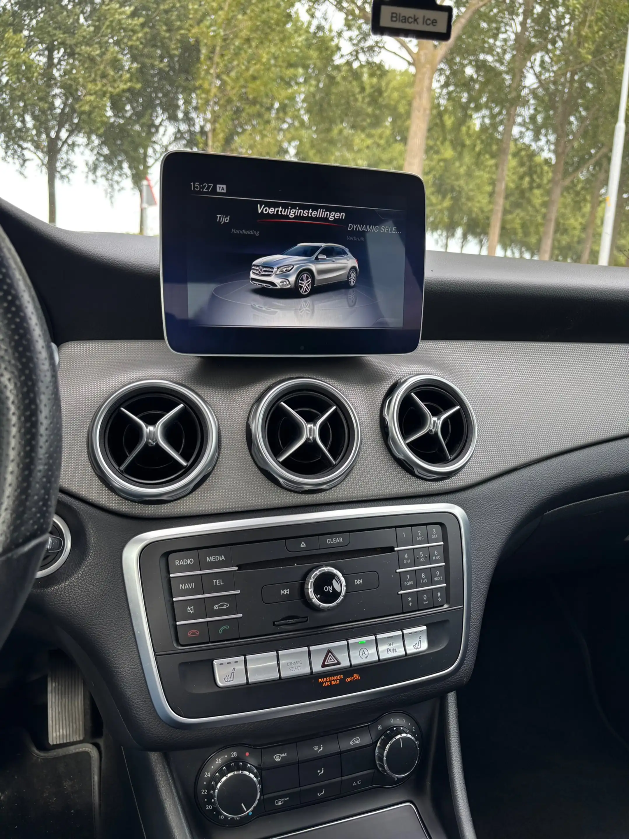 Mercedes-Benz GLA 180 Business Solution AMG — photo 26