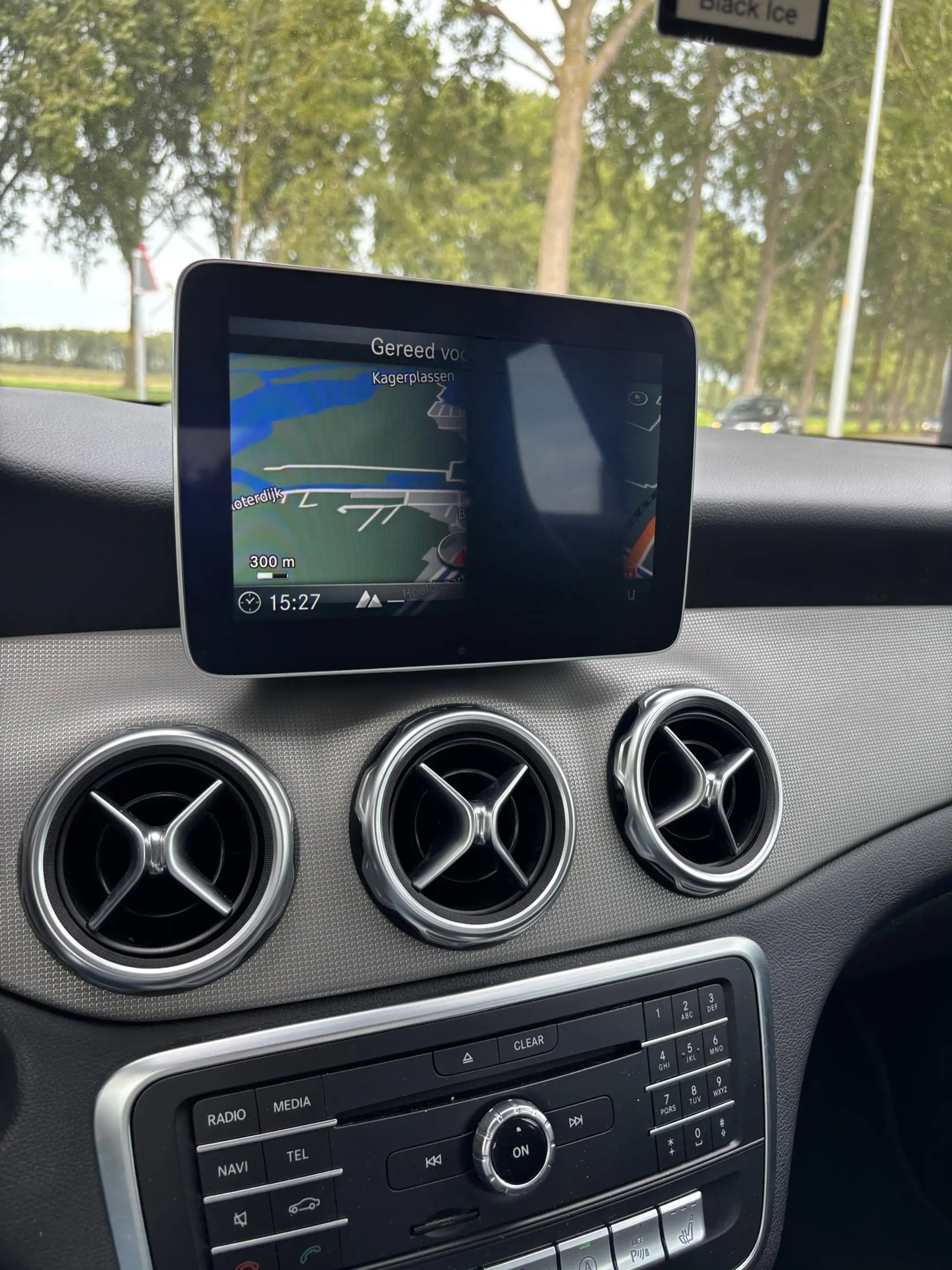 Mercedes-Benz GLA 180 Business Solution AMG — photo 30