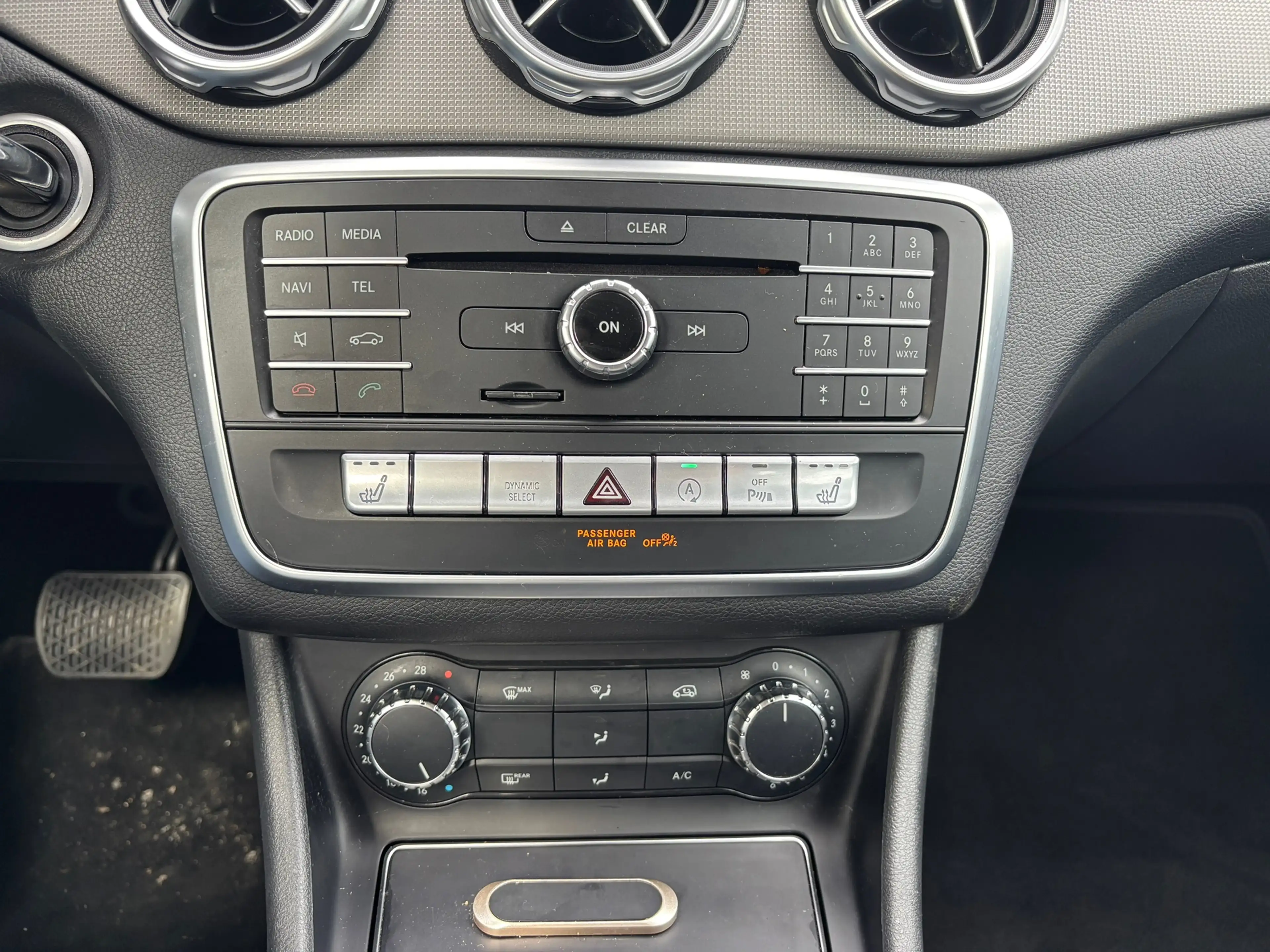 Mercedes-Benz GLA 180 Business Solution AMG — photo 27