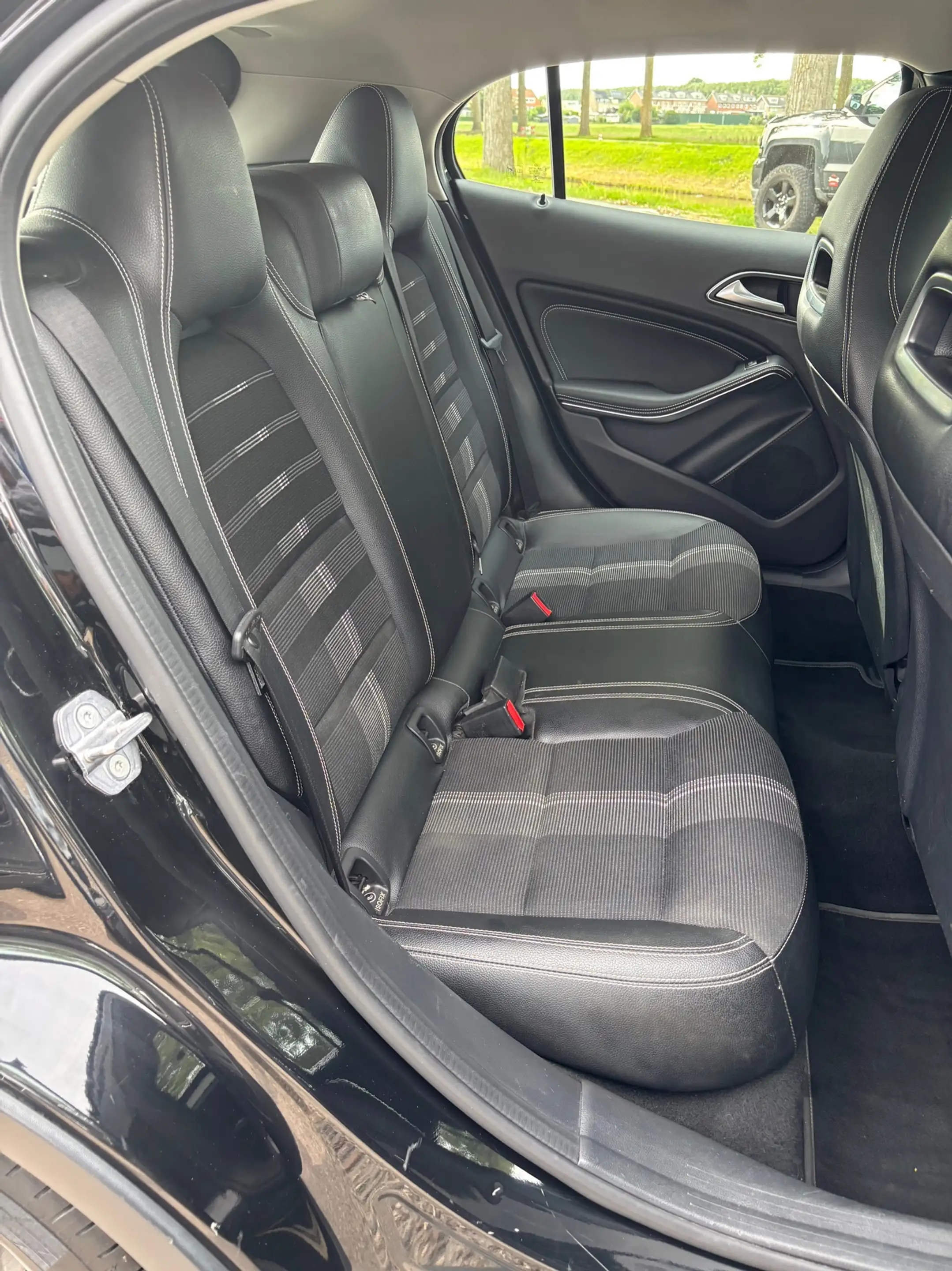 Mercedes-Benz GLA 180 Business Solution AMG — photo 16