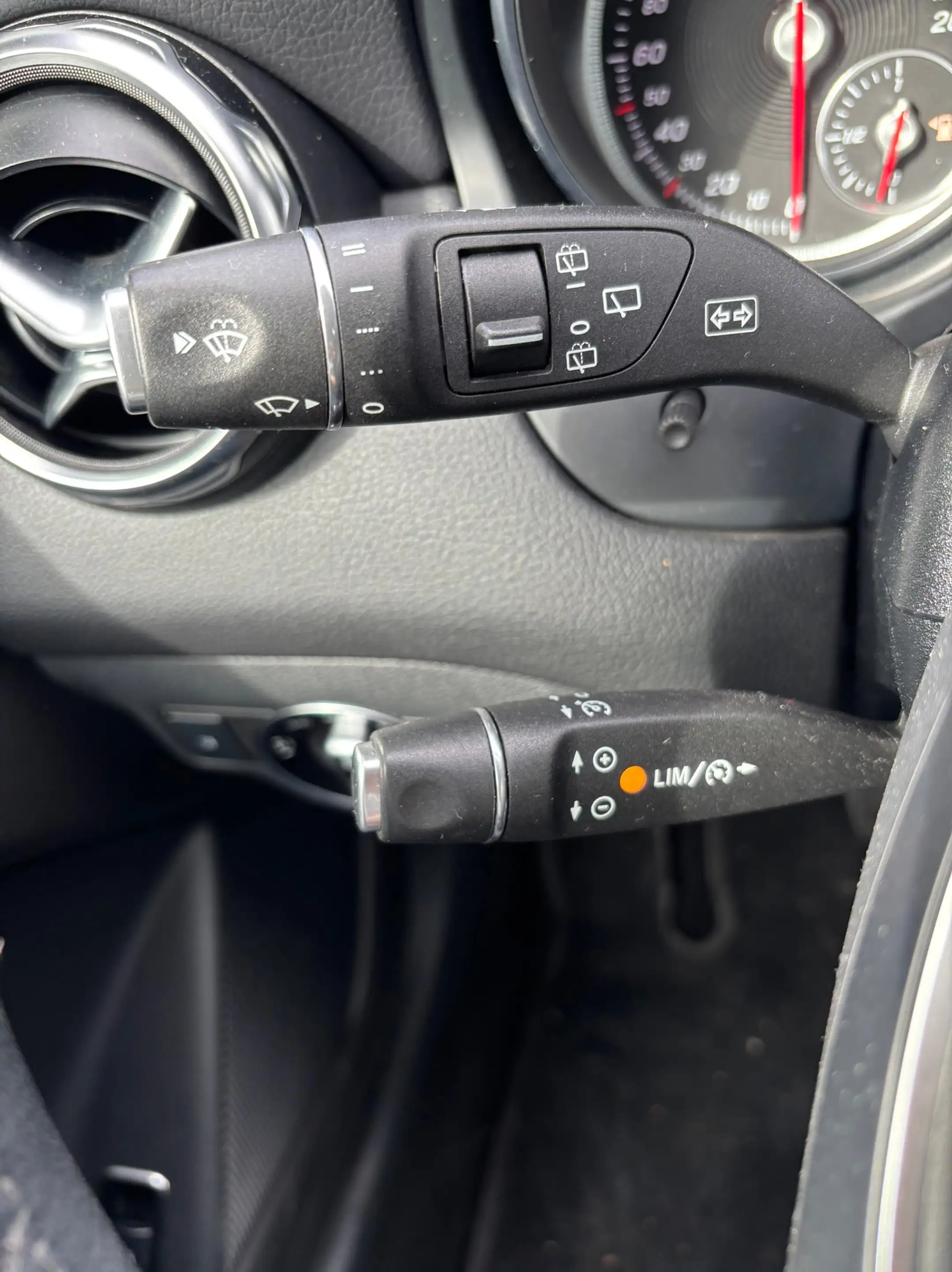 Mercedes-Benz GLA 180 Business Solution AMG — photo 23