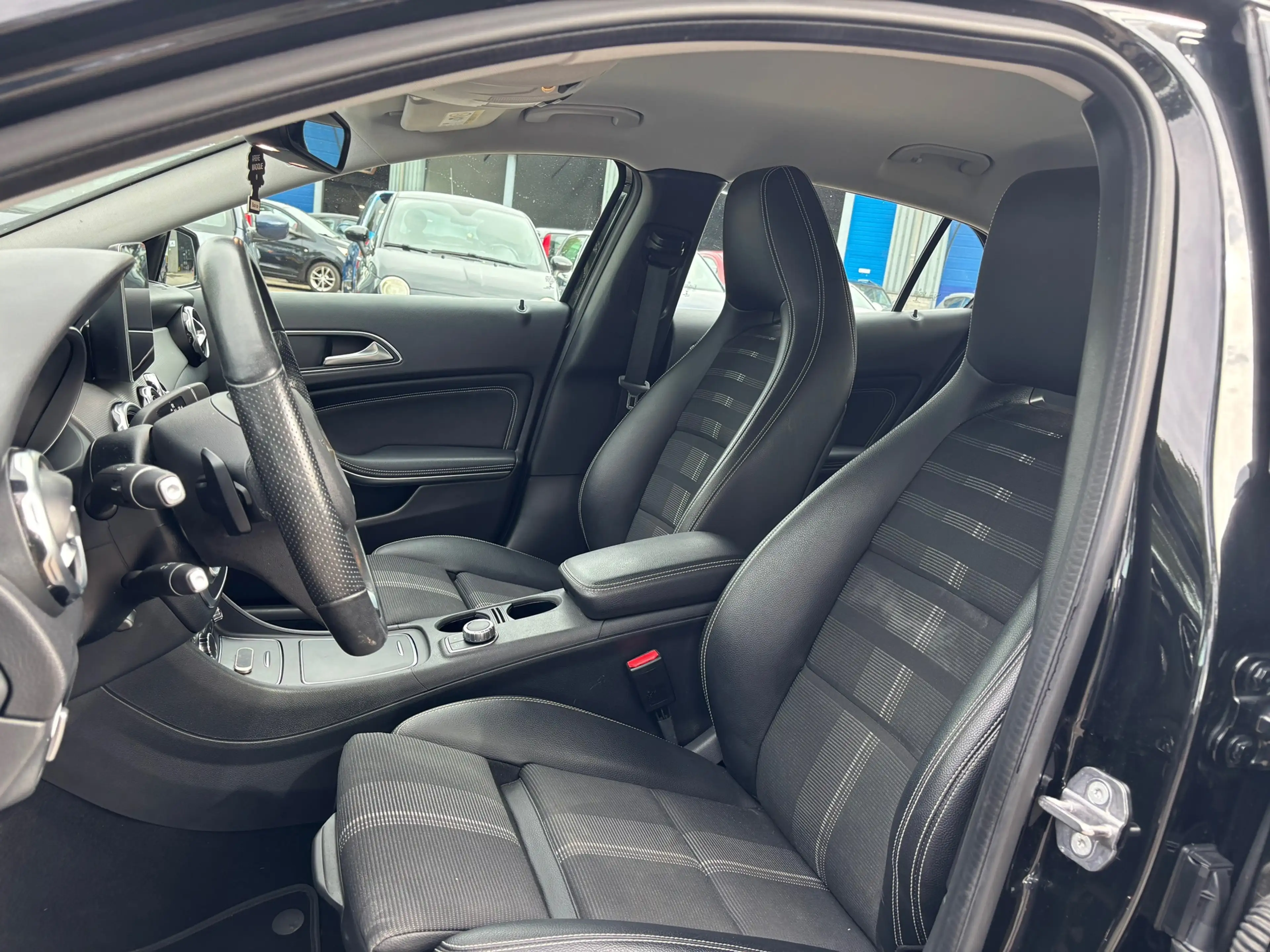 Mercedes-Benz GLA 180 Business Solution AMG — photo 8