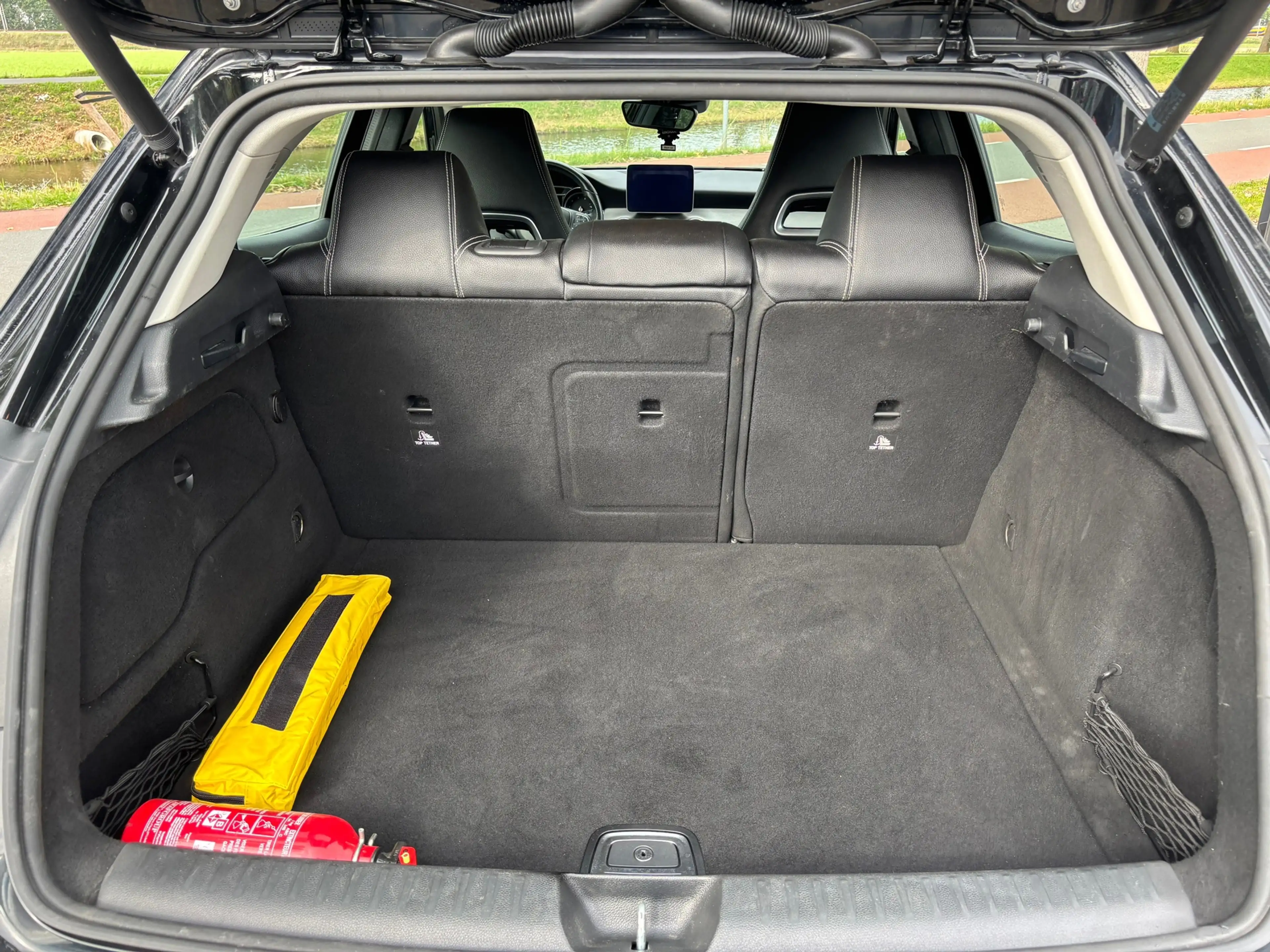 Mercedes-Benz GLA 180 Business Solution AMG — photo 12