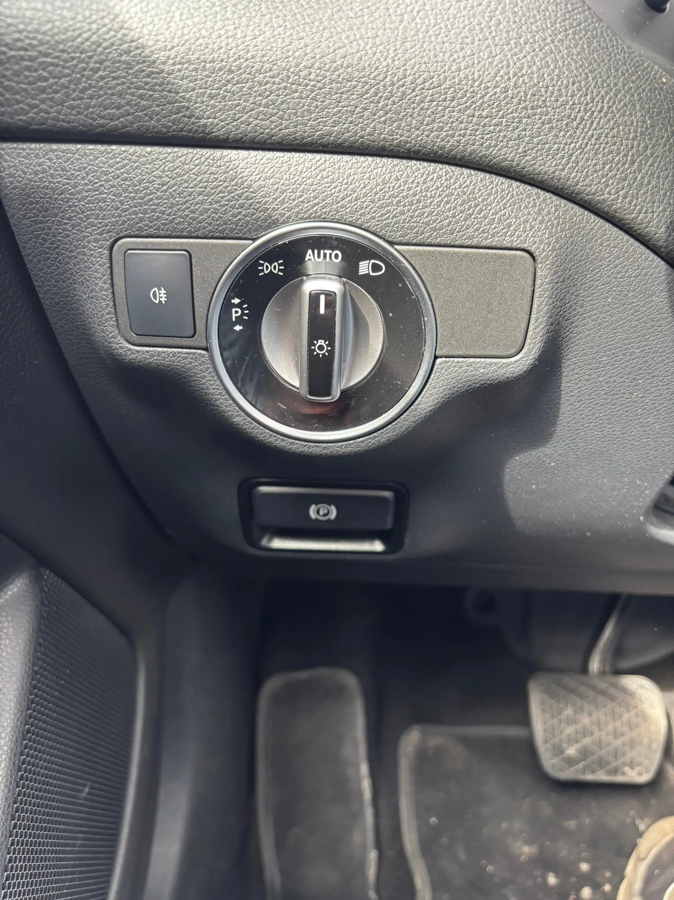 Mercedes-Benz GLA 180 Business Solution AMG — photo 24