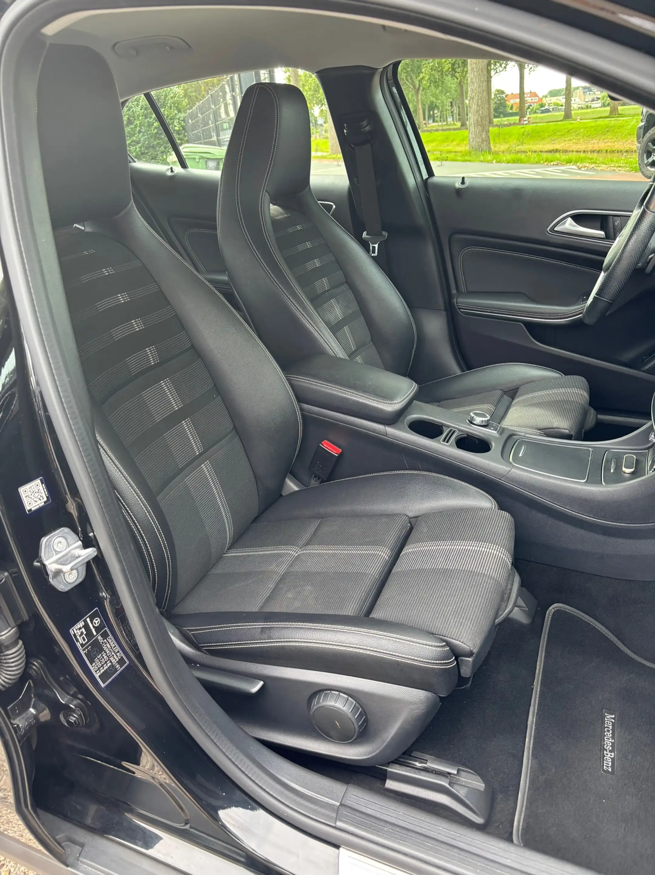 Mercedes-Benz GLA 180 Business Solution AMG — photo 19
