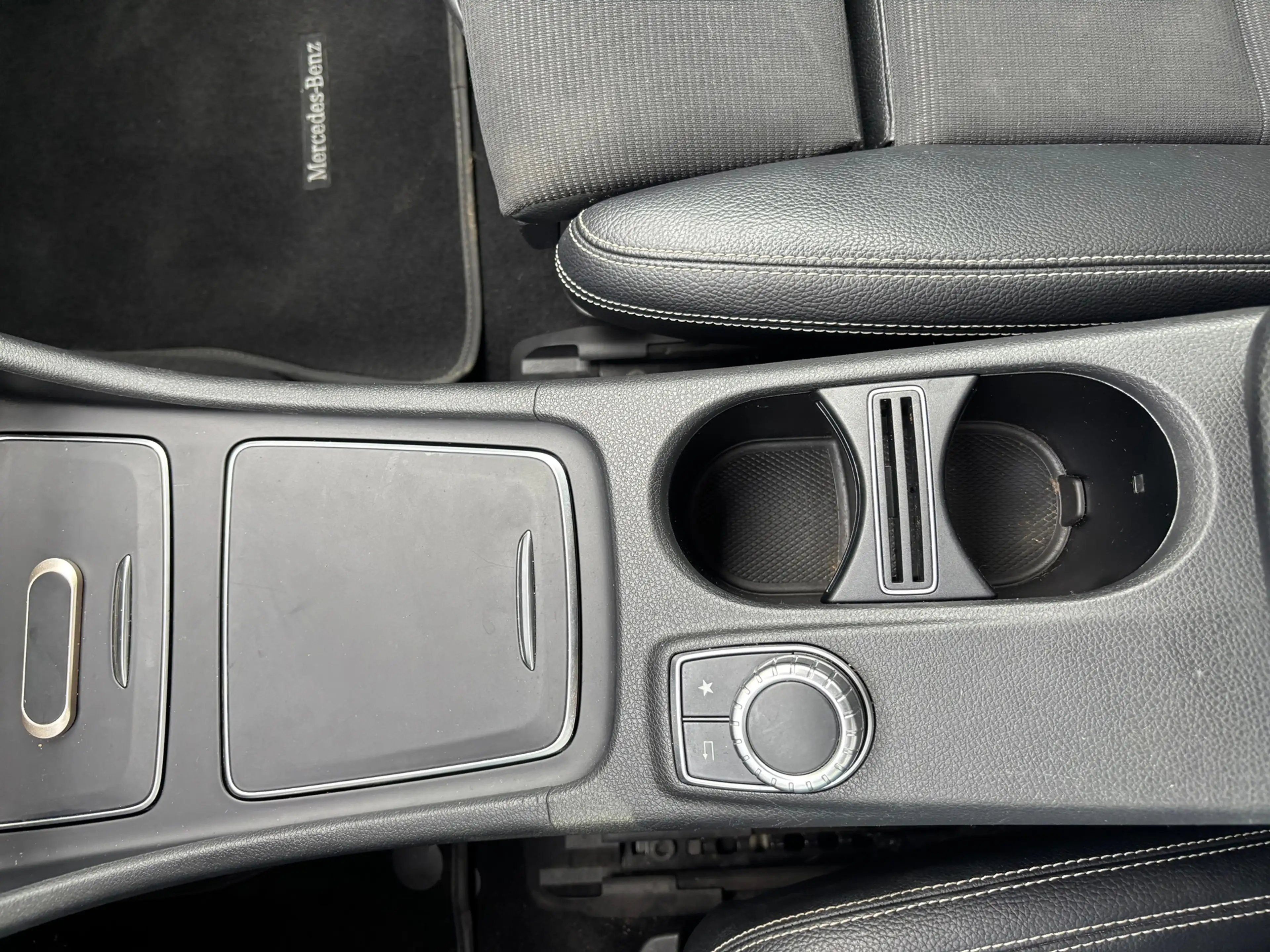 Mercedes-Benz GLA 180 Business Solution AMG — photo 28