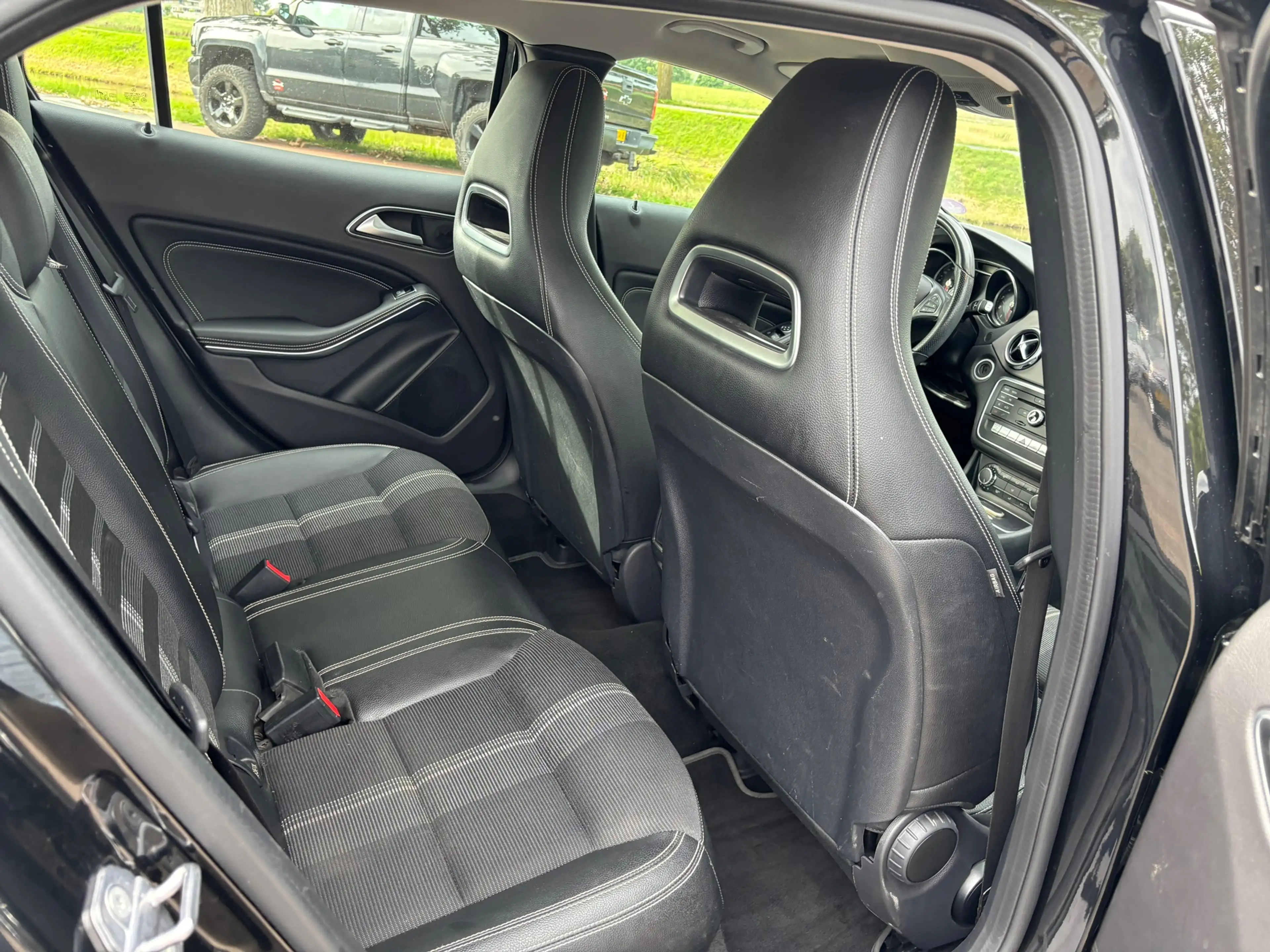 Mercedes-Benz GLA 180 Business Solution AMG — photo 15