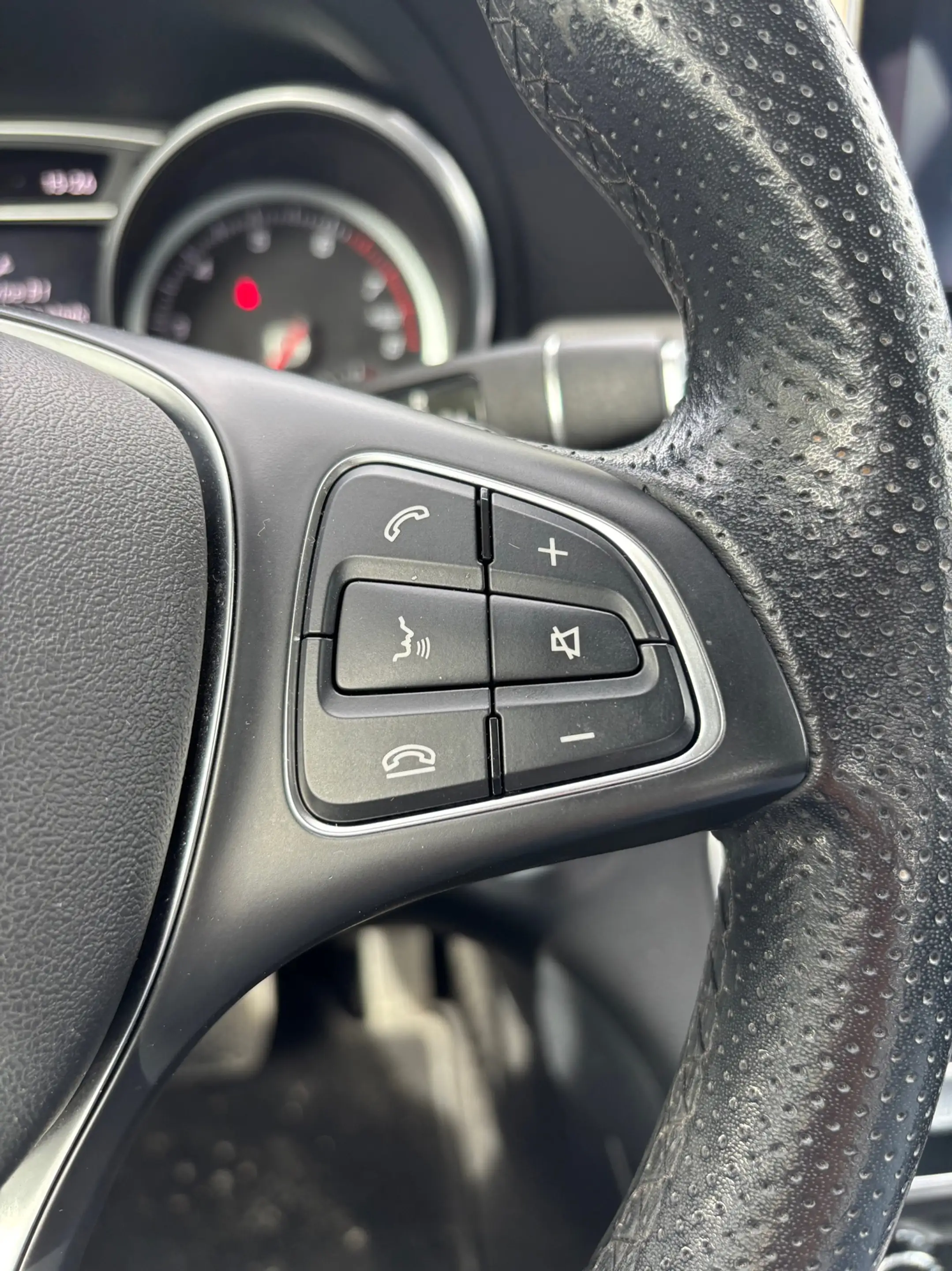 Mercedes-Benz GLA 180 Business Solution AMG — photo 22