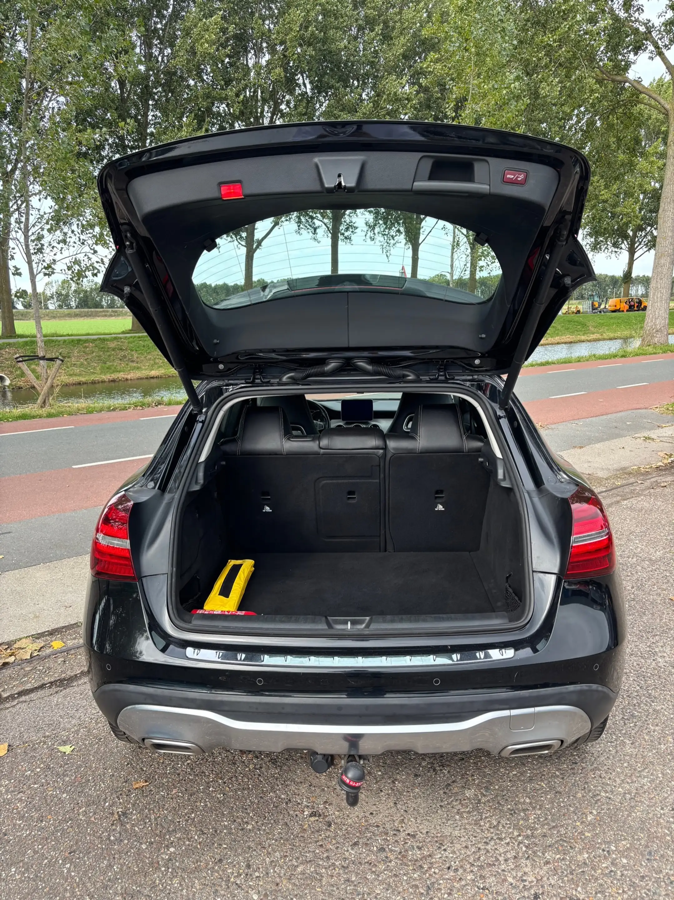 Mercedes-Benz GLA 180 Business Solution AMG — photo 11