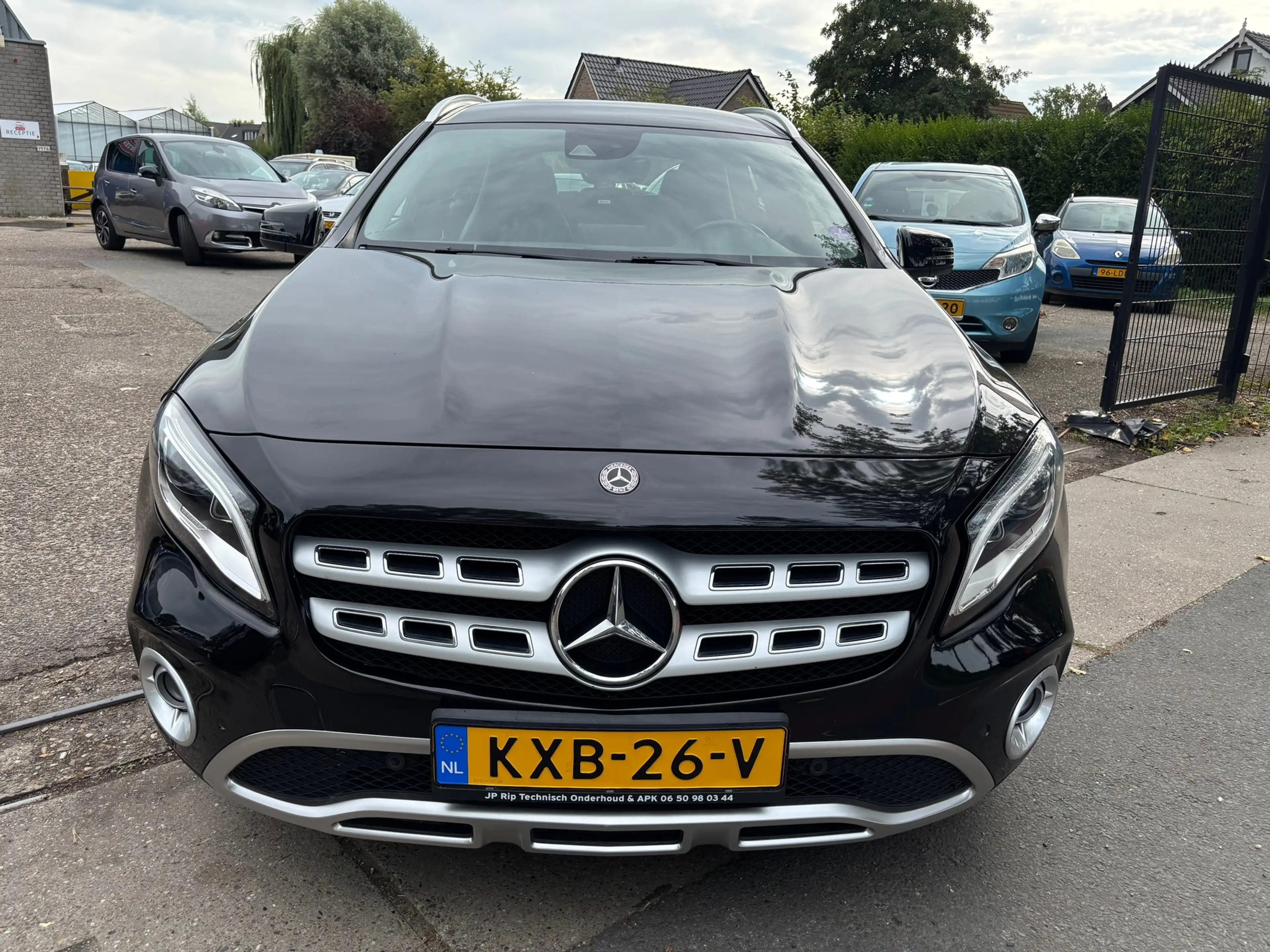 Mercedes-Benz GLA 180 Business Solution AMG — photo 2