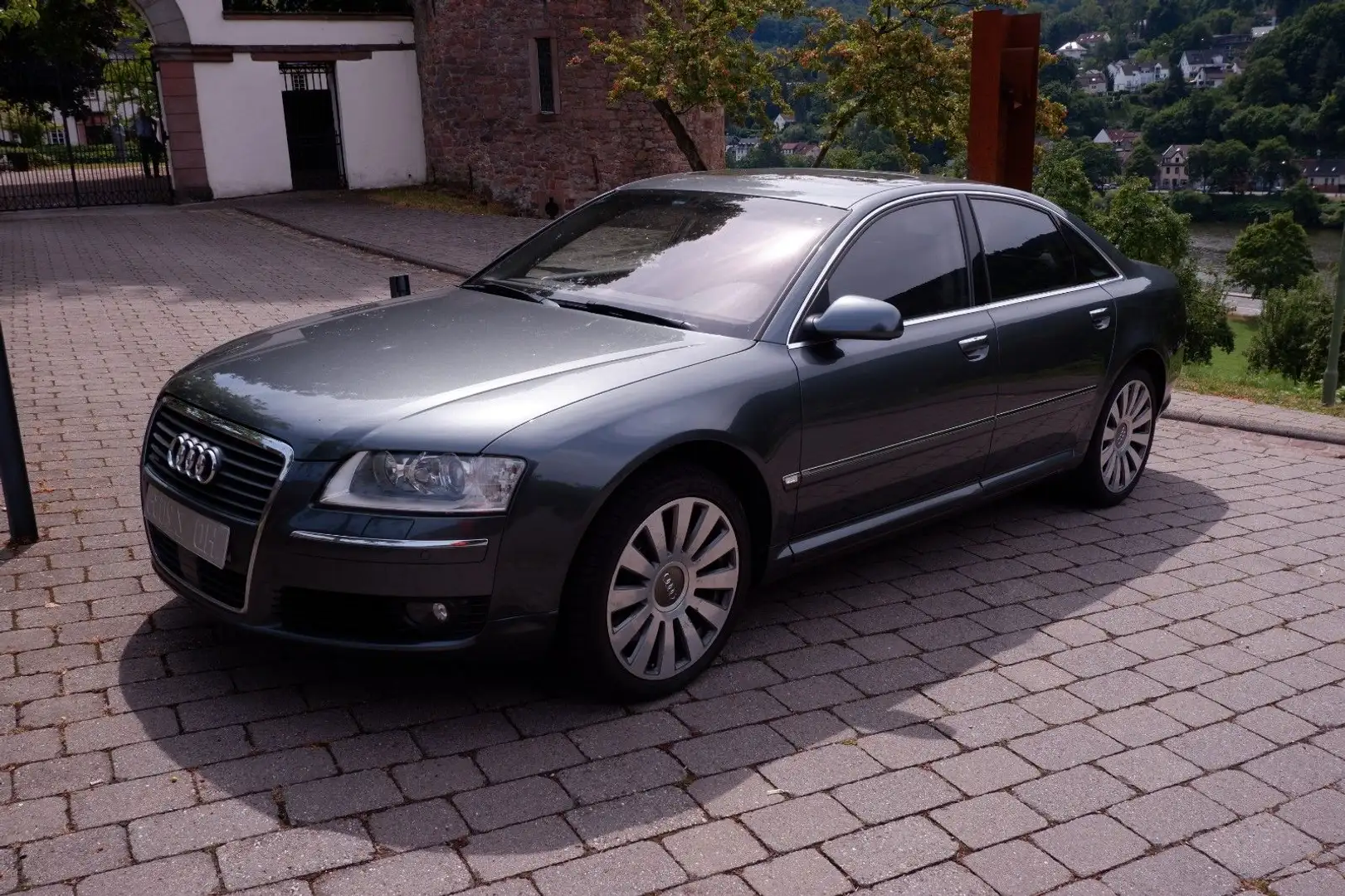 Audi A8 4.2 TDI quattro Grau - 1
