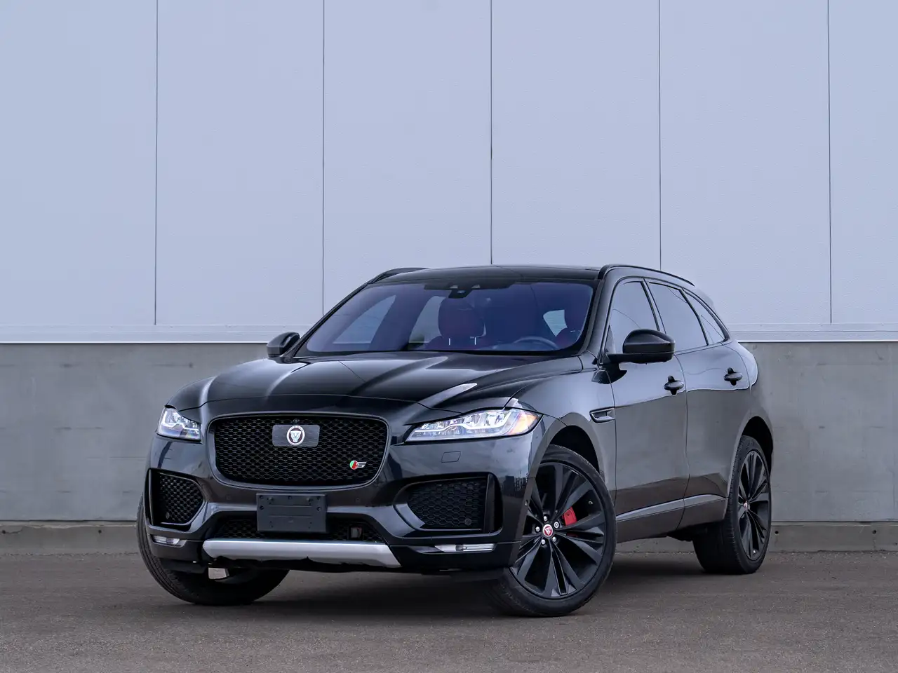Jaguar F-Pace photo Jaguar F-Pace