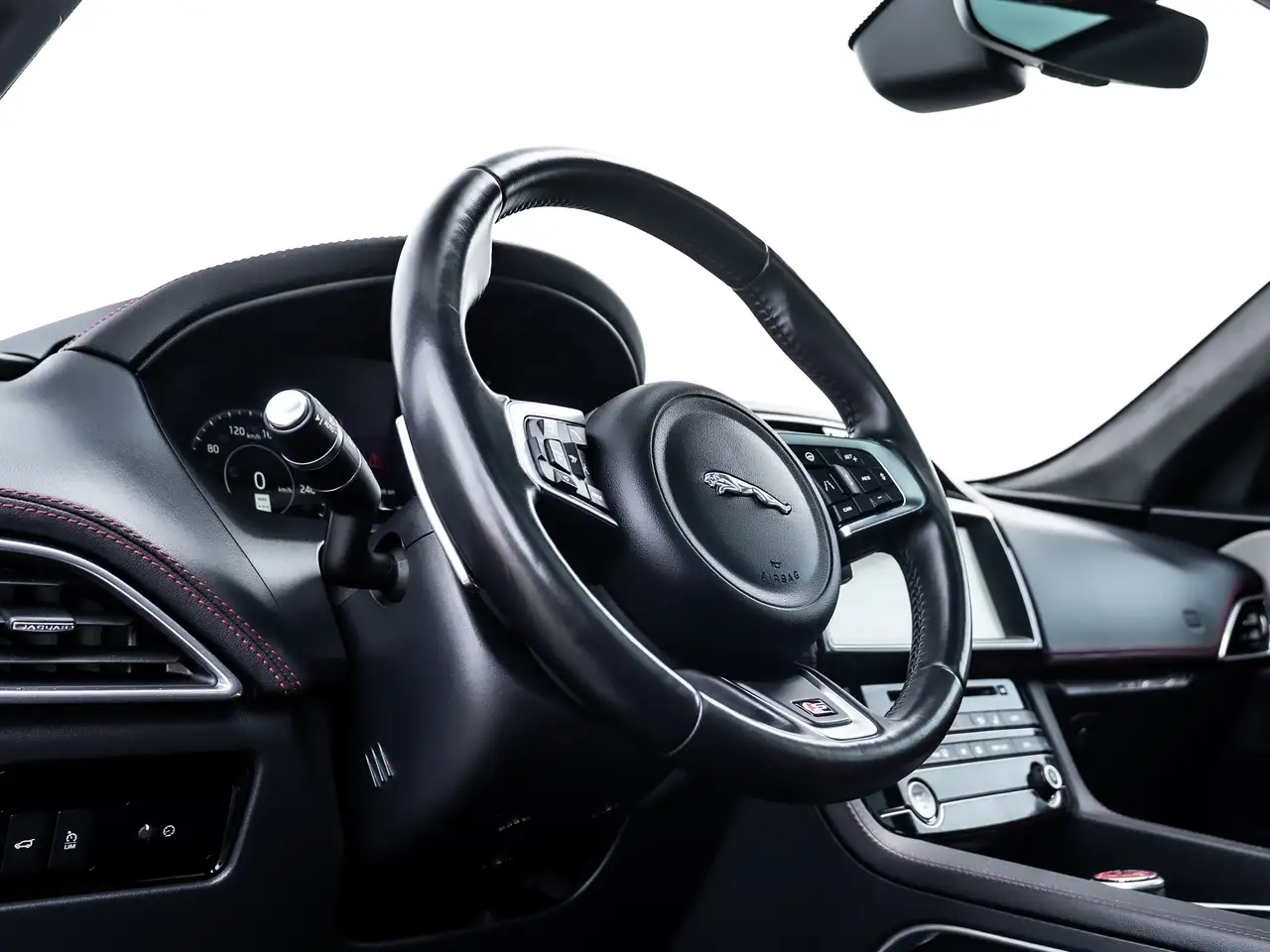 Jaguar F-Pace photo Jaguar F-Pace