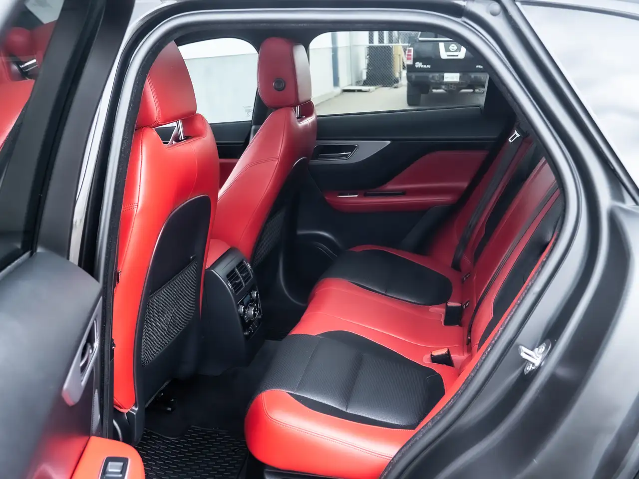 Jaguar F-Pace photo Jaguar F-Pace