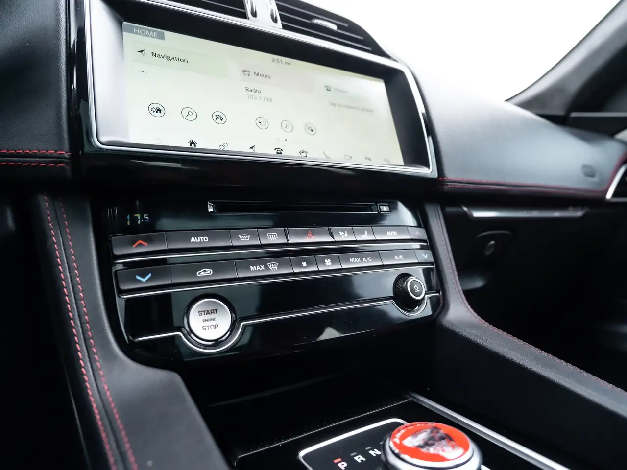 Jaguar F-Pace photo Jaguar F-Pace