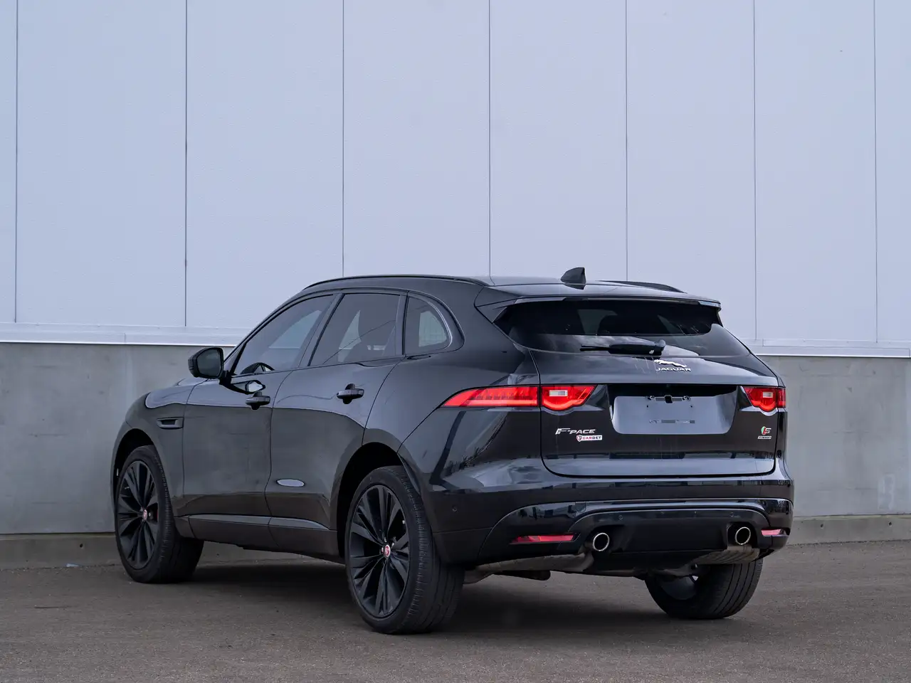 Jaguar F-Pace photo Jaguar F-Pace