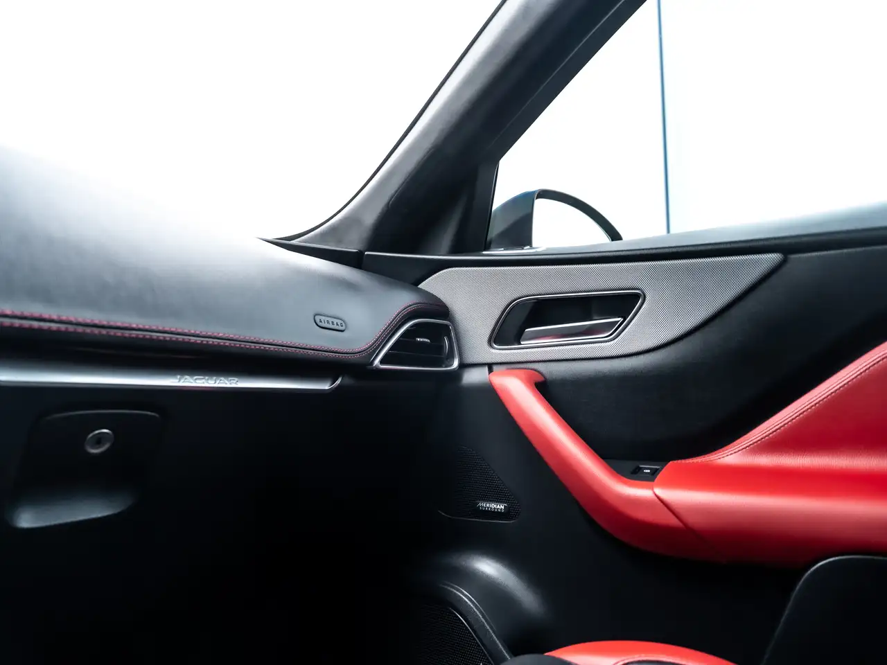 Jaguar F-Pace photo Jaguar F-Pace