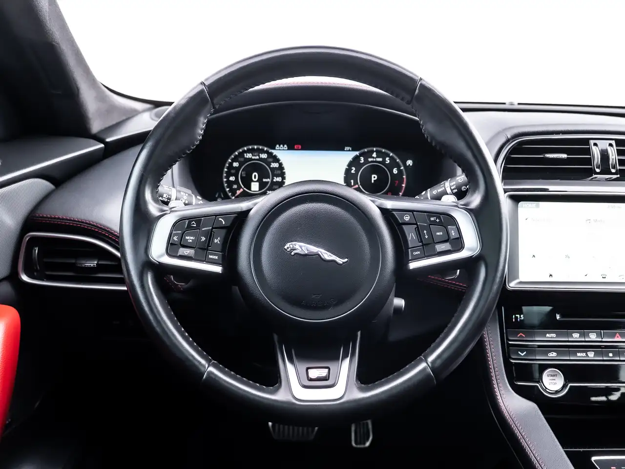 Jaguar F-Pace photo Jaguar F-Pace