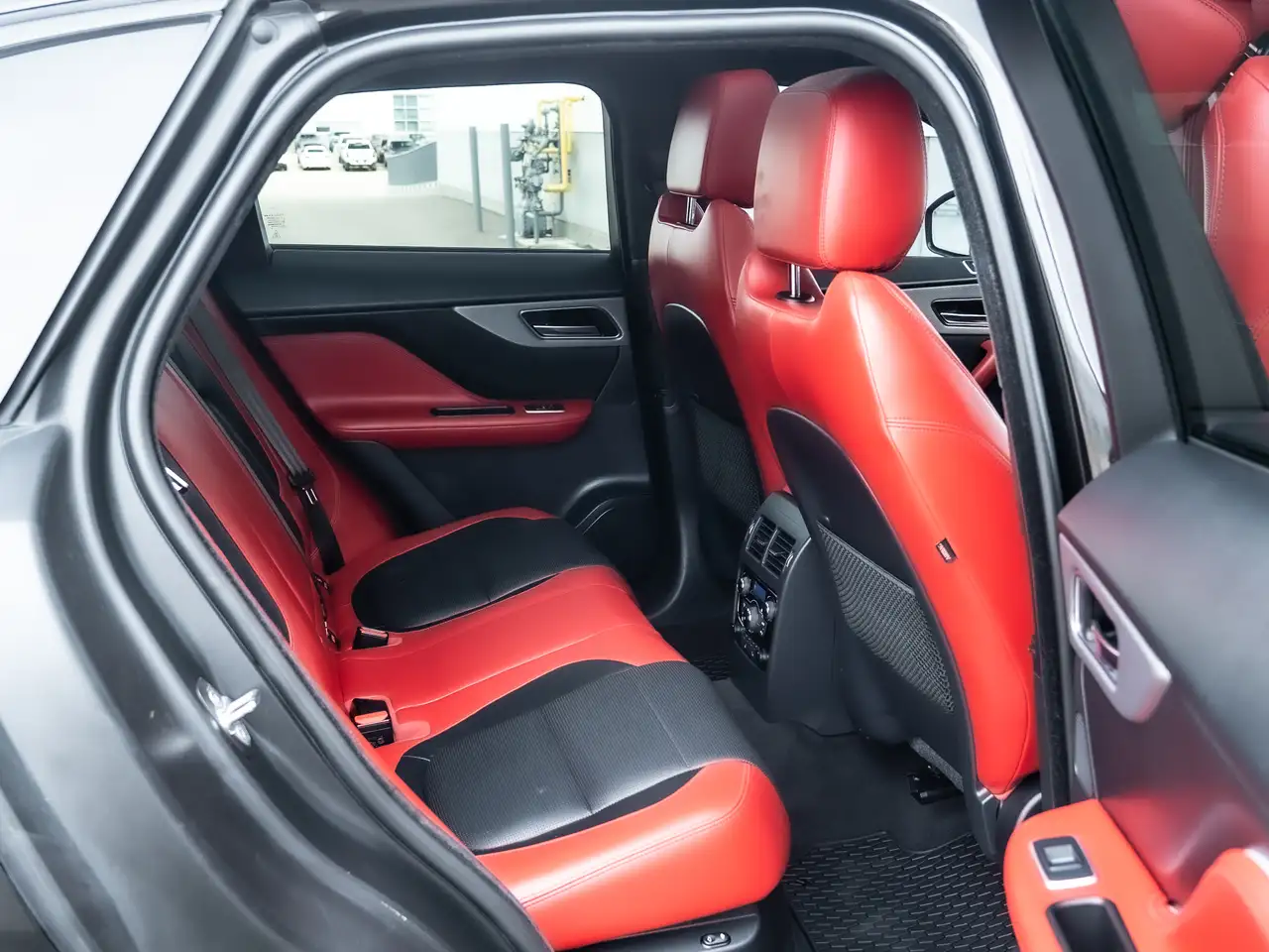 Jaguar F-Pace photo Jaguar F-Pace