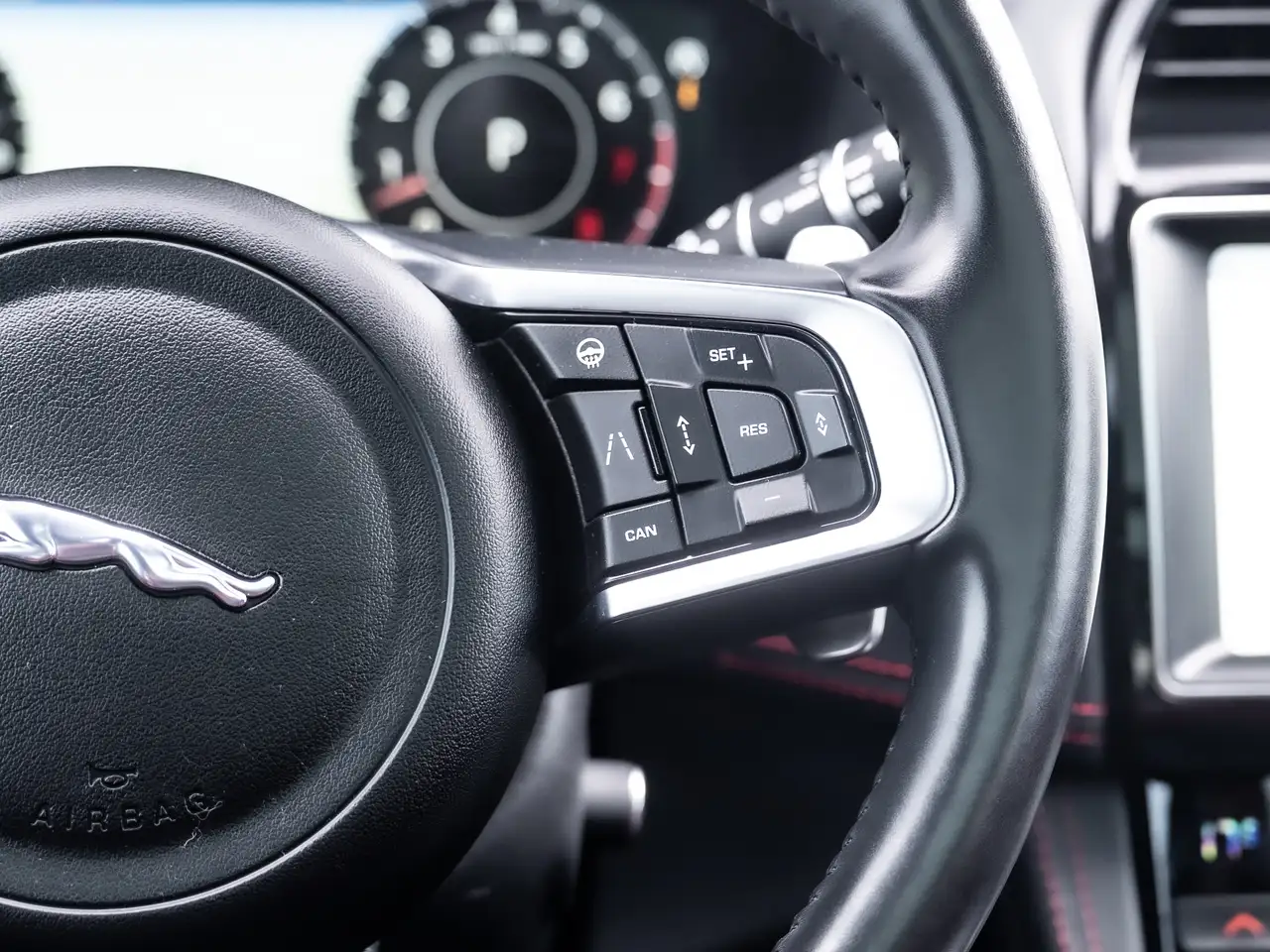 Jaguar F-Pace photo Jaguar F-Pace