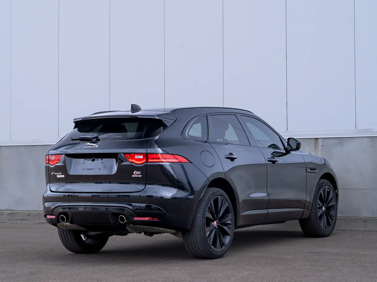 Jaguar F-Pace photo Jaguar F-Pace