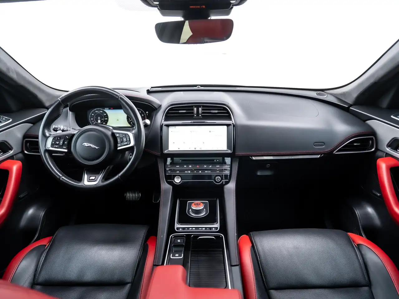 Jaguar F-Pace photo Jaguar F-Pace