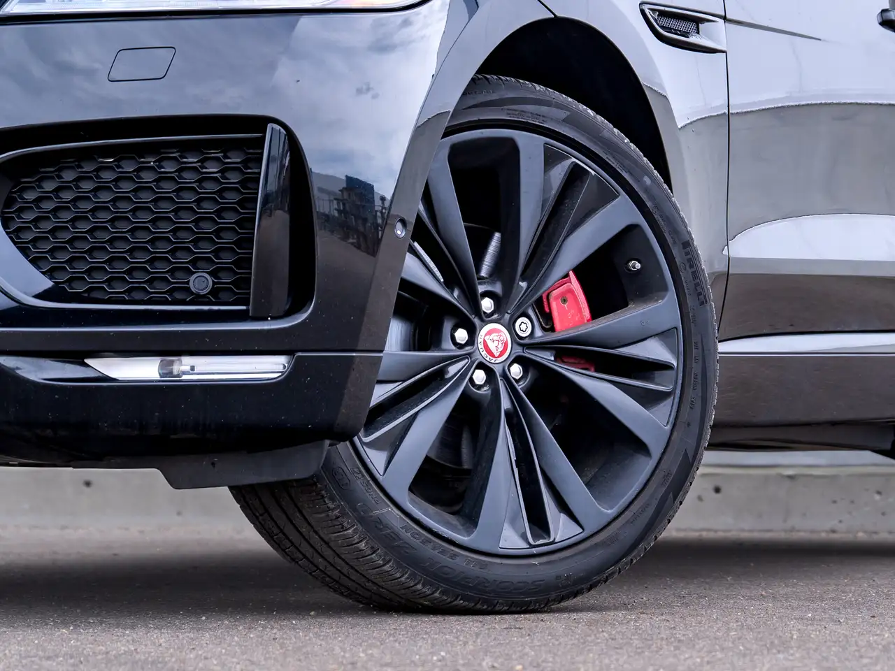 Jaguar F-Pace photo Jaguar F-Pace