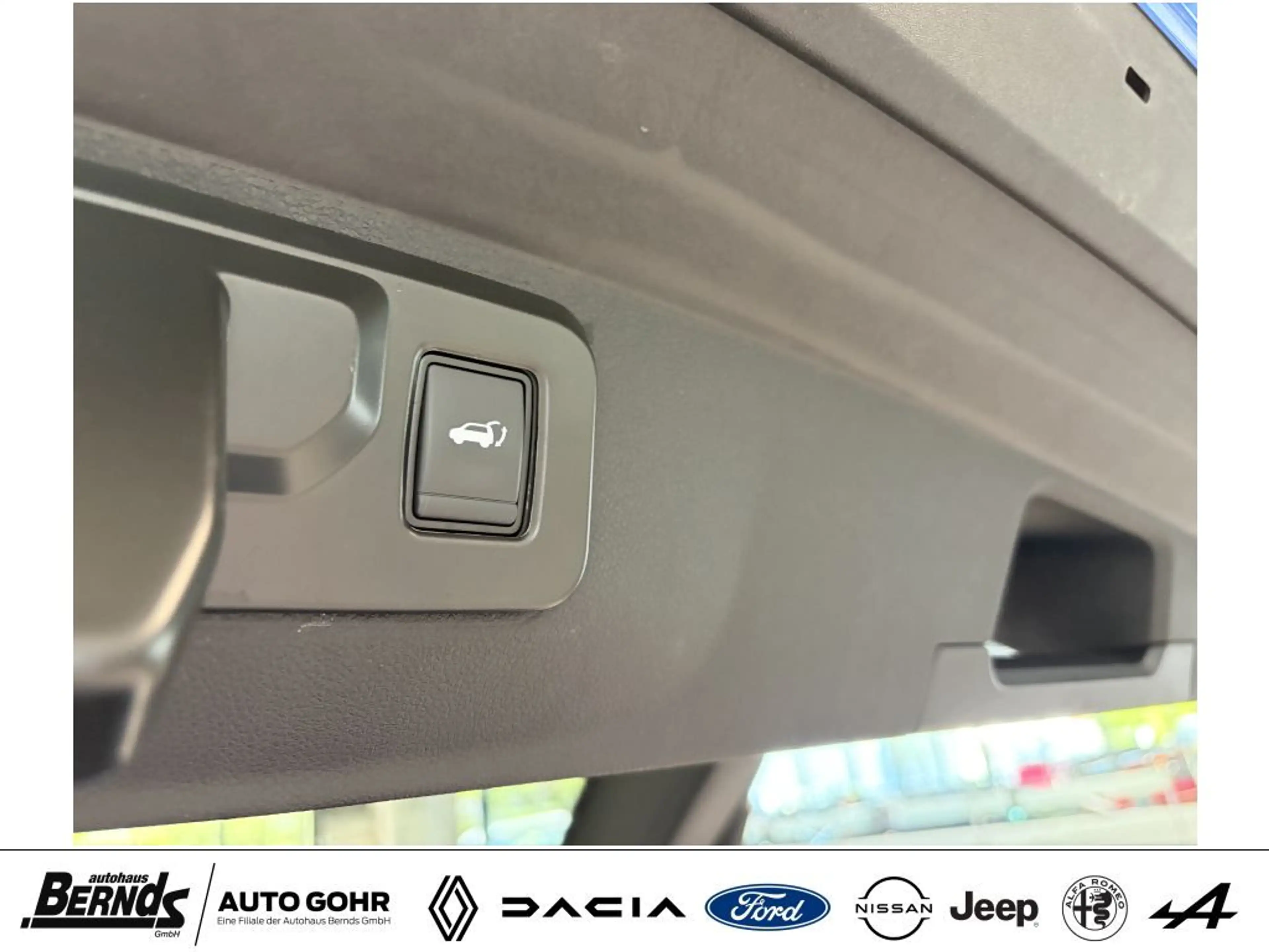 Renault Rafale E-Tech Plug-in Hybrid 300 4x4 Esprit Alpine AUTOM. — photo 13
