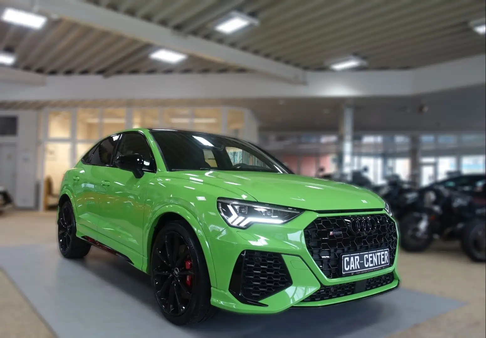Audi RS Q3 Sportb. 2.5 TFSI qu.,MTRX Vmax NAV B&O 360° Grün - 1