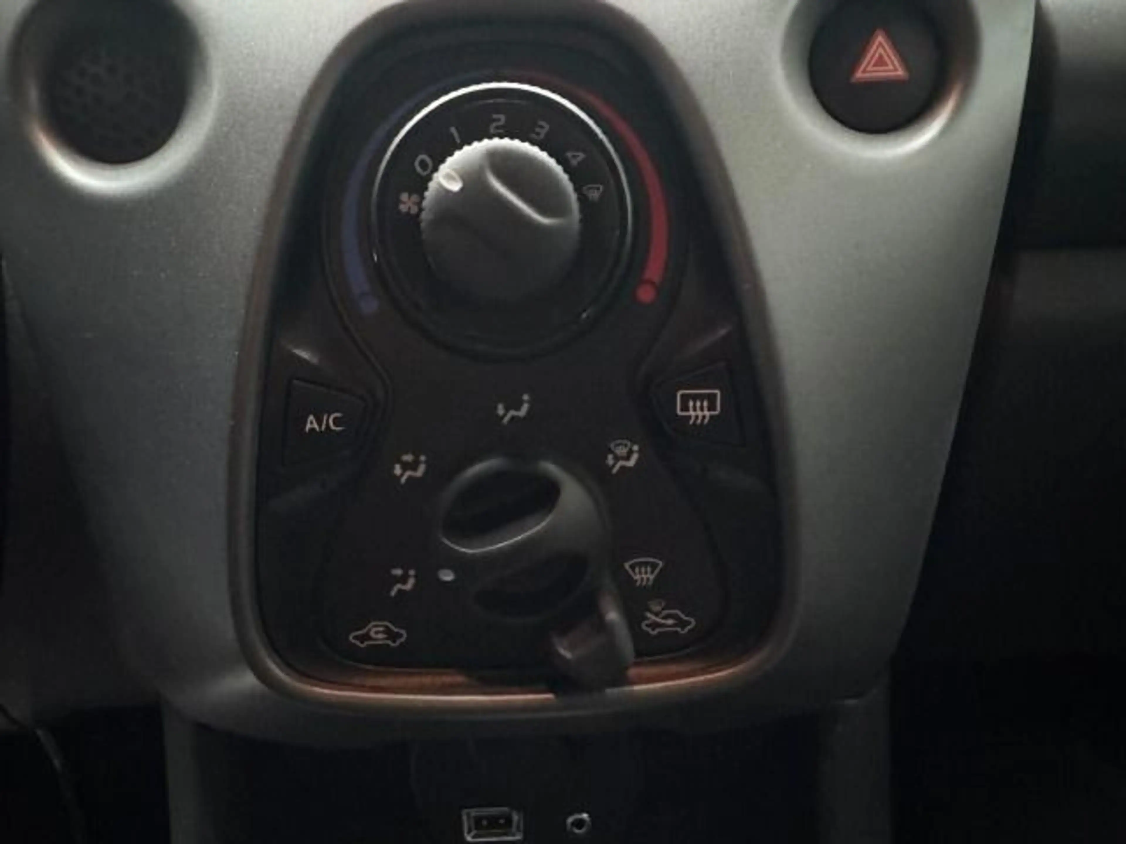 Toyota Aygo X AYGO X PLAY BLUETOOTH RÜCKFAHRKAMERA KLIMA — photo 14