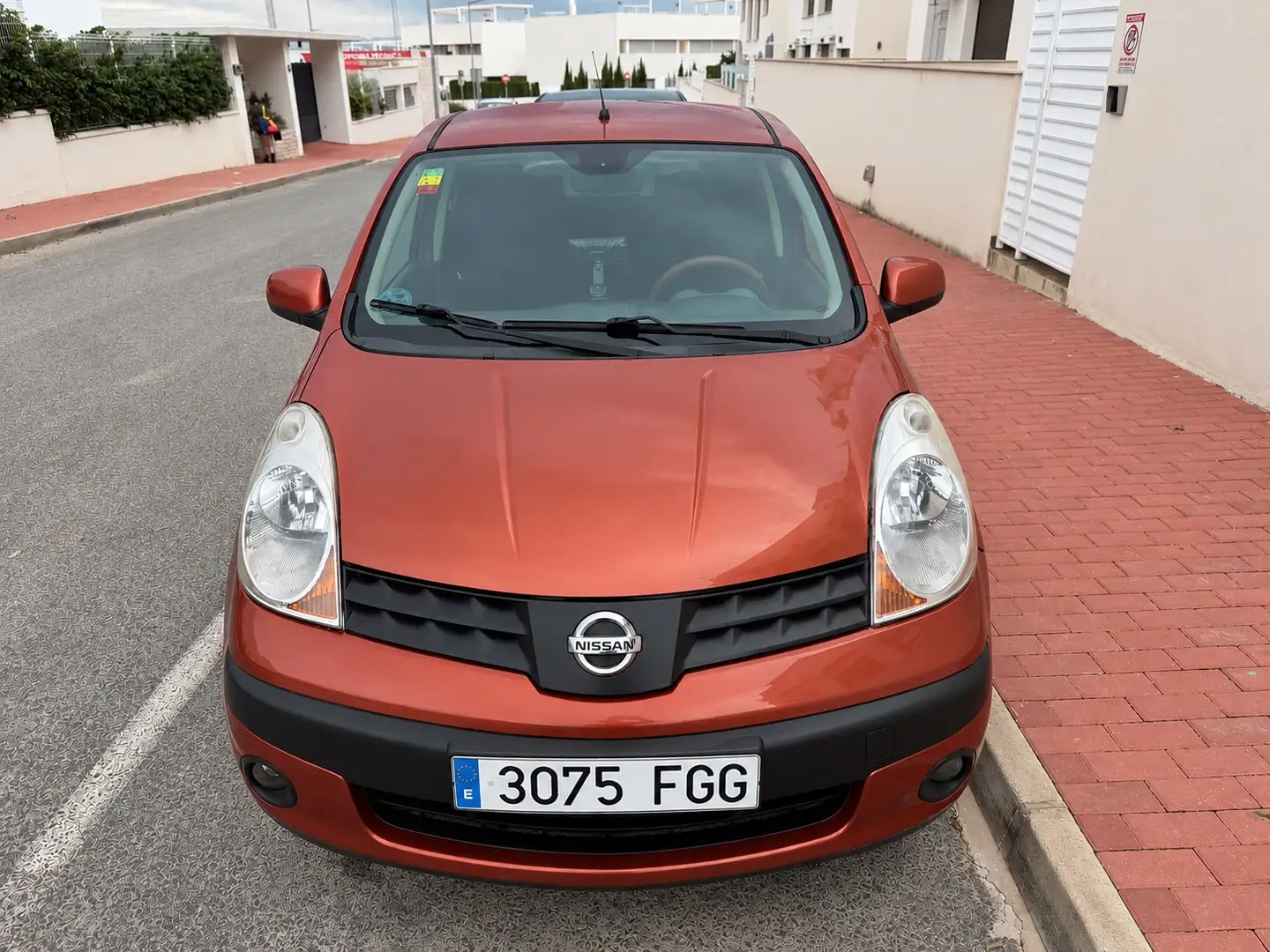Nissan Note 1.4i 16v Elegance Naranja - 1