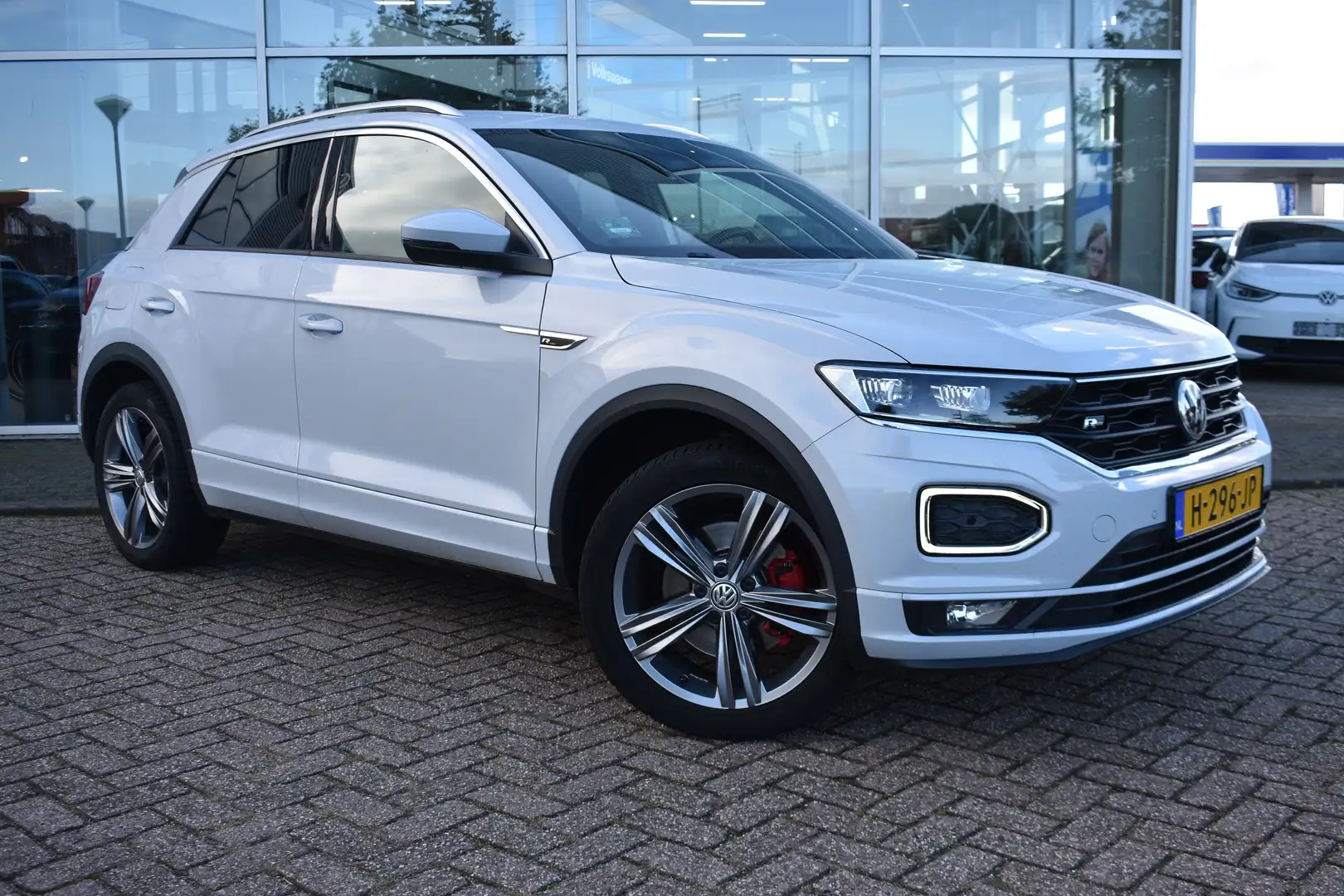 Volkswagen T-Roc 1.5 TSI 150PK DSG-7 Sport Business R R-line | TREK Blanc - 2