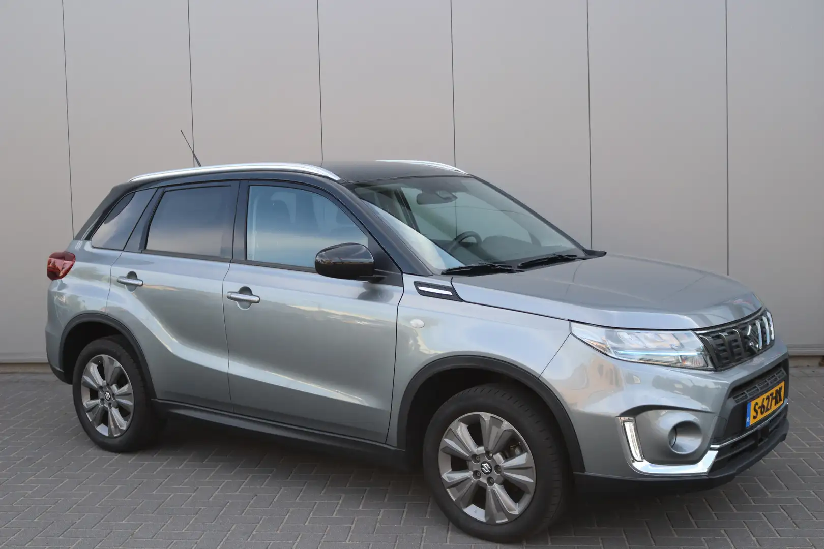 Suzuki Vitara 1.4 Boosterjet 130PK Hybrid Select Trekhaak/Camera Gris - 2